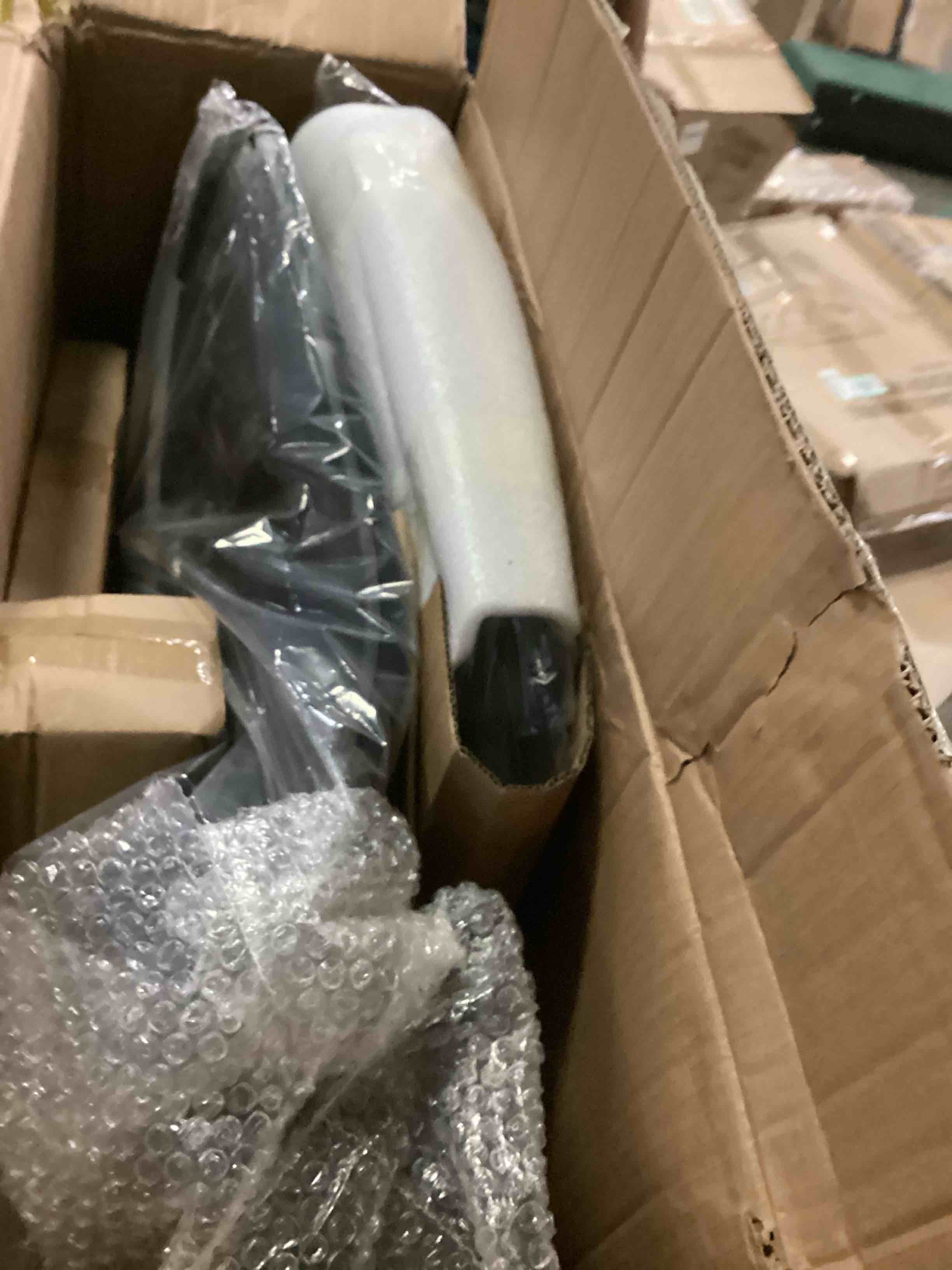 https://s3.amazonaws.com/lotting-images-prod/bidfta/GRN5753401_1724777861851.jpeg