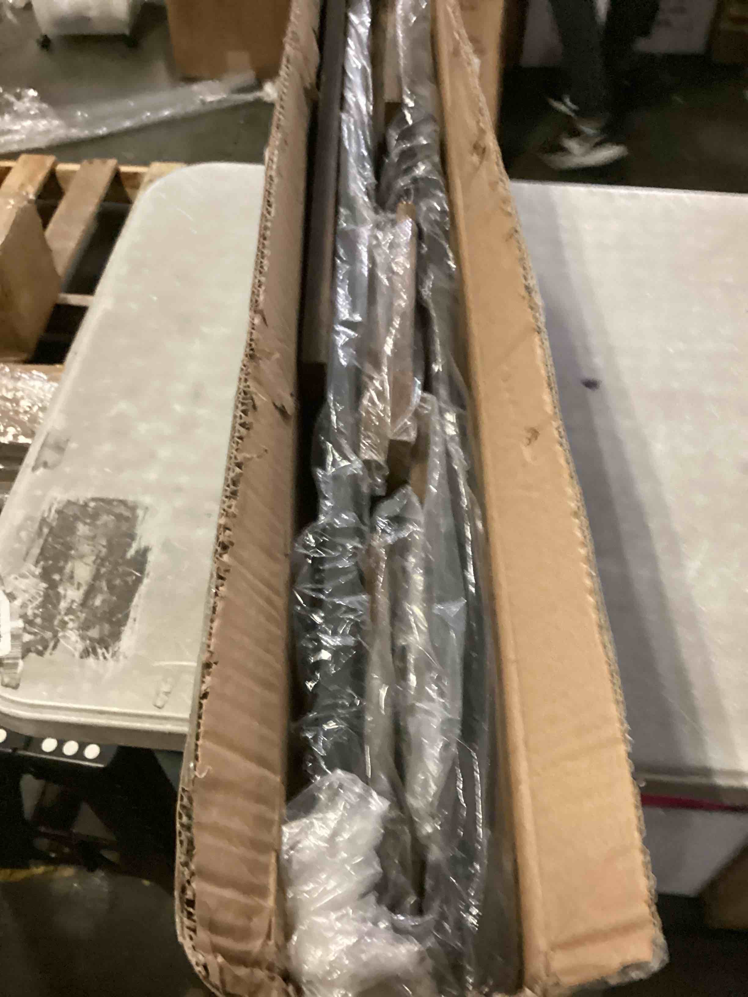 https://s3.amazonaws.com/lotting-images-prod/bidfta/GRN5754020_1725452724774.jpeg
