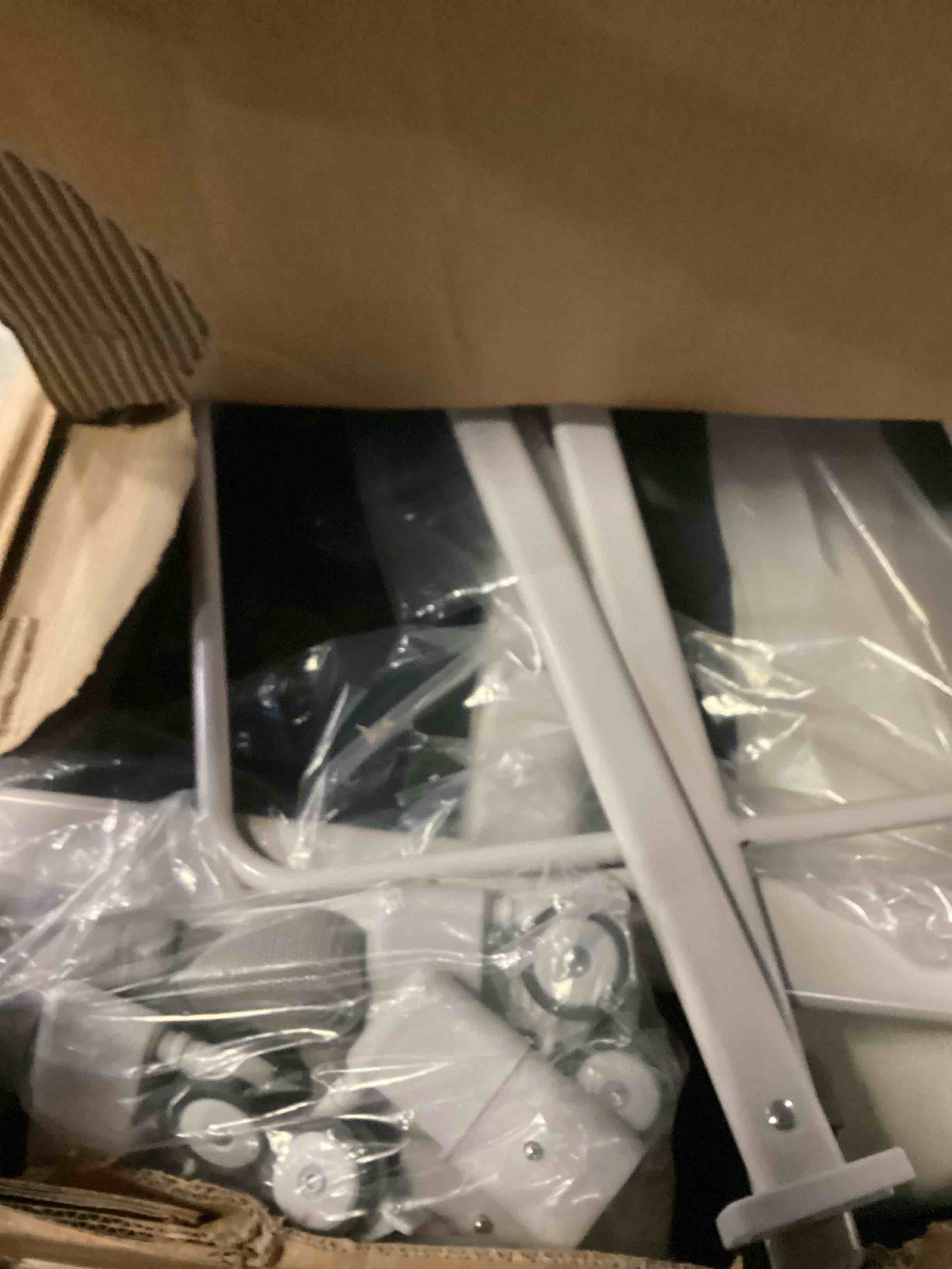 https://s3.amazonaws.com/lotting-images-prod/bidfta/GRN5754258_1725562987995.jpeg
