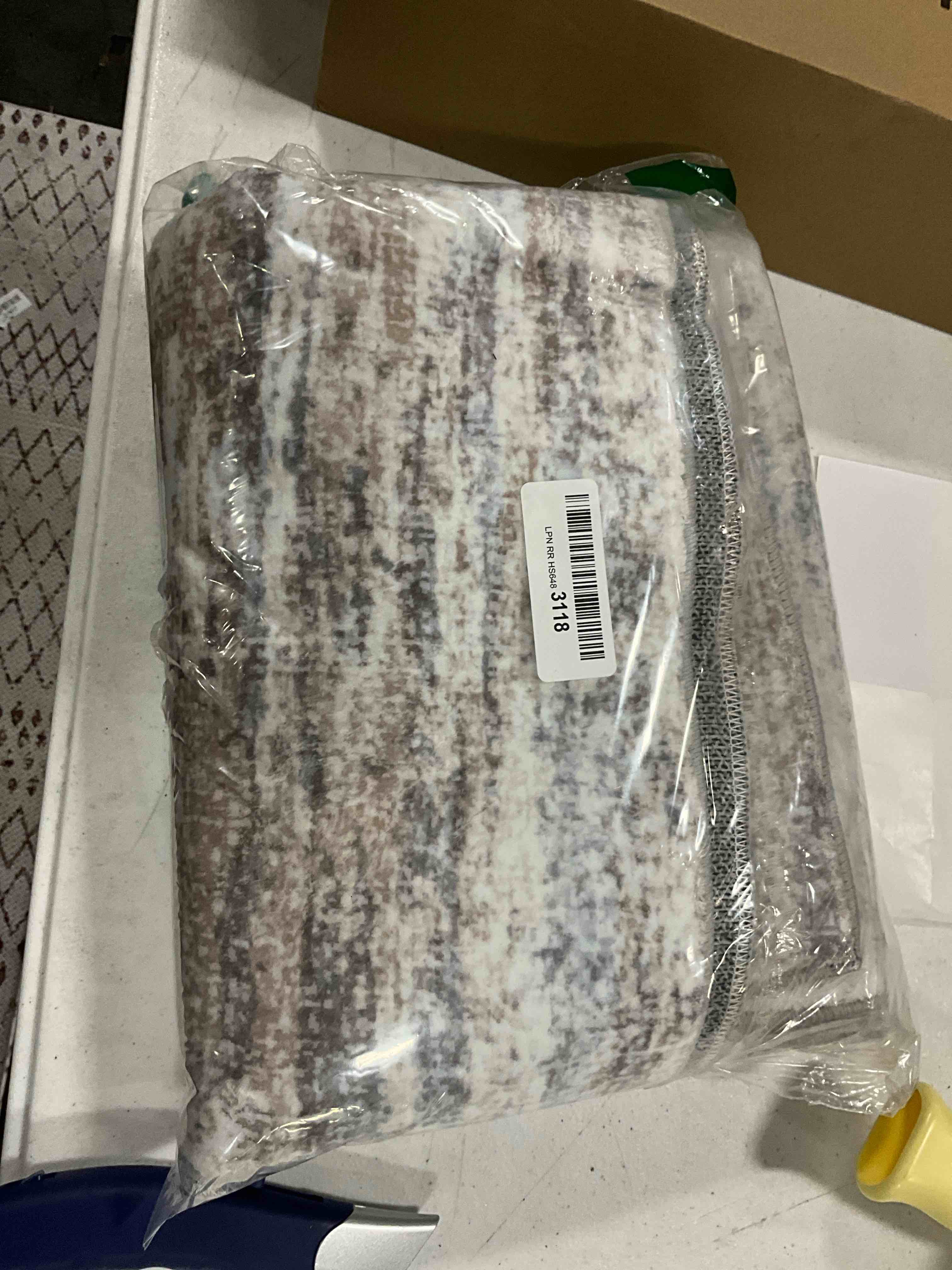 https://s3.amazonaws.com/lotting-images-prod/bidfta/GRN5756454_1715106226235.jpeg