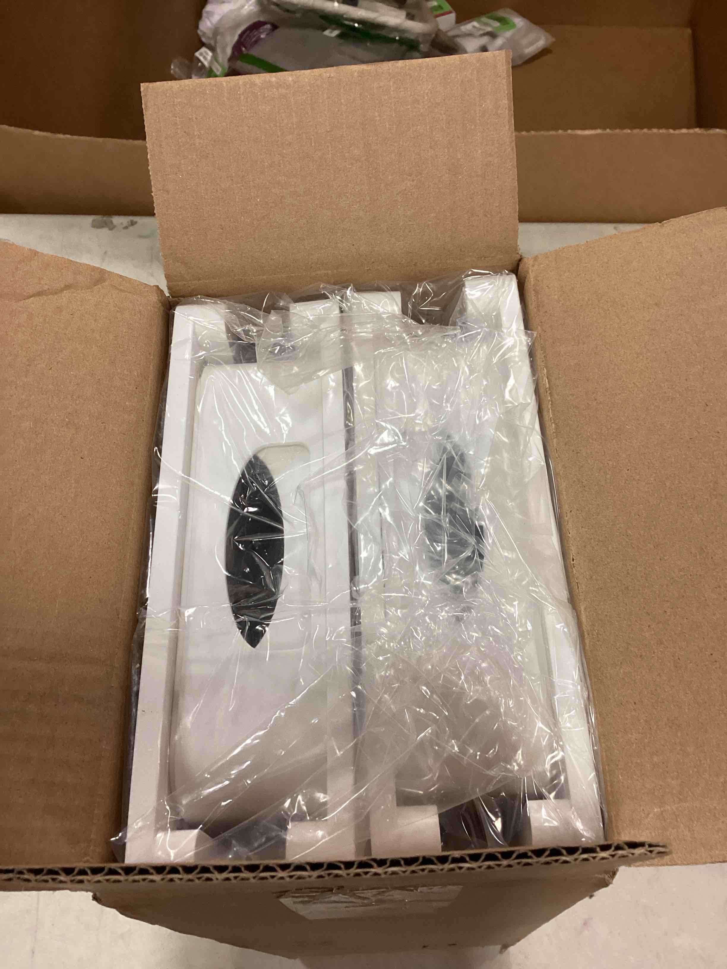 https://s3.amazonaws.com/lotting-images-prod/bidfta/GRN5757671_1715084058371.jpeg