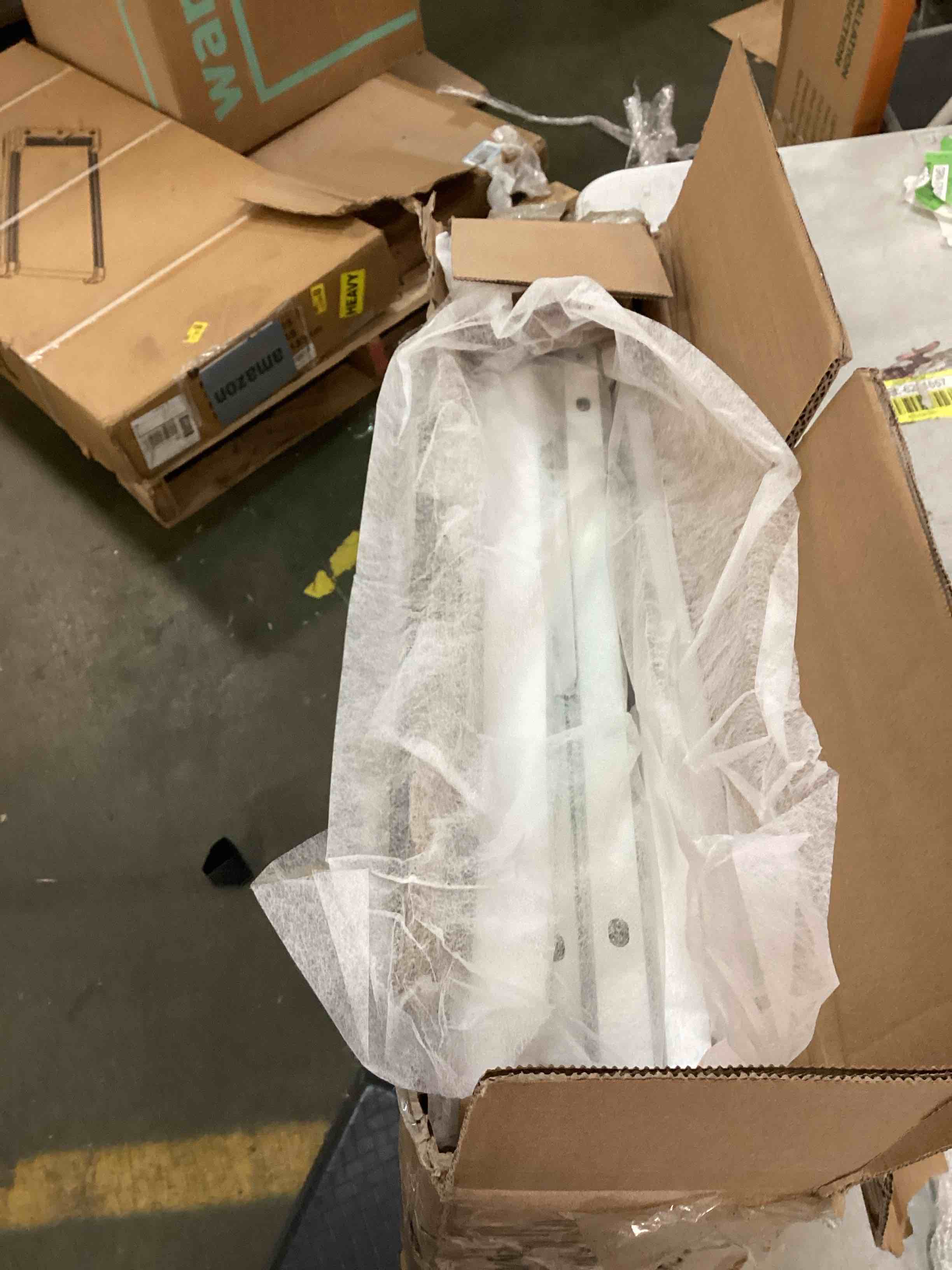 https://s3.amazonaws.com/lotting-images-prod/bidfta/GRN5762017_1714587620969.jpeg