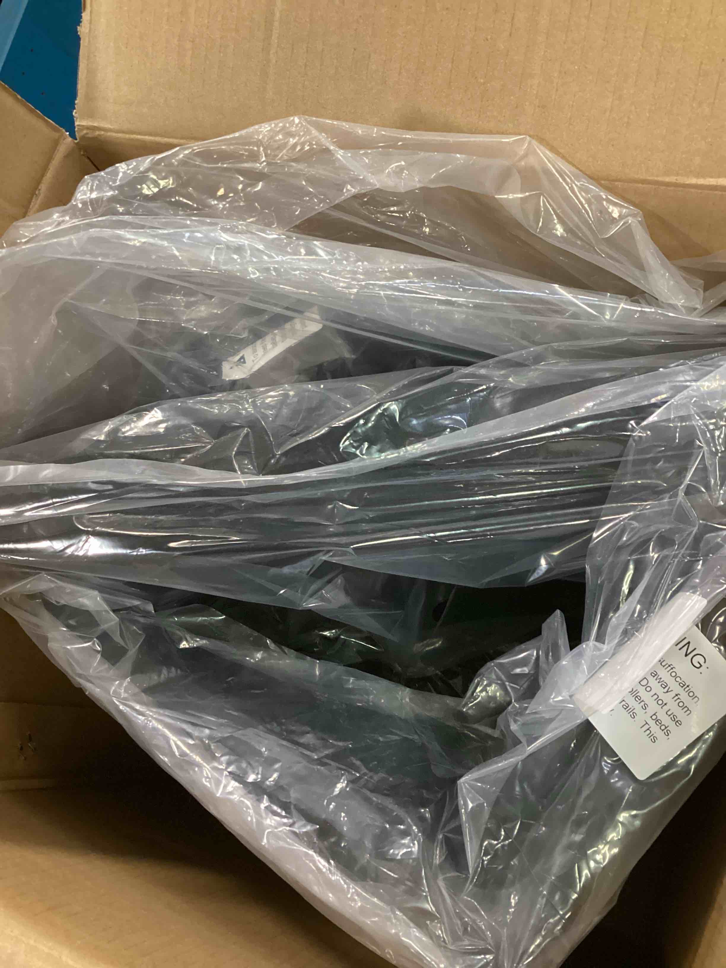 https://s3.amazonaws.com/lotting-images-prod/bidfta/GRN5762520_1715007581632.jpeg
