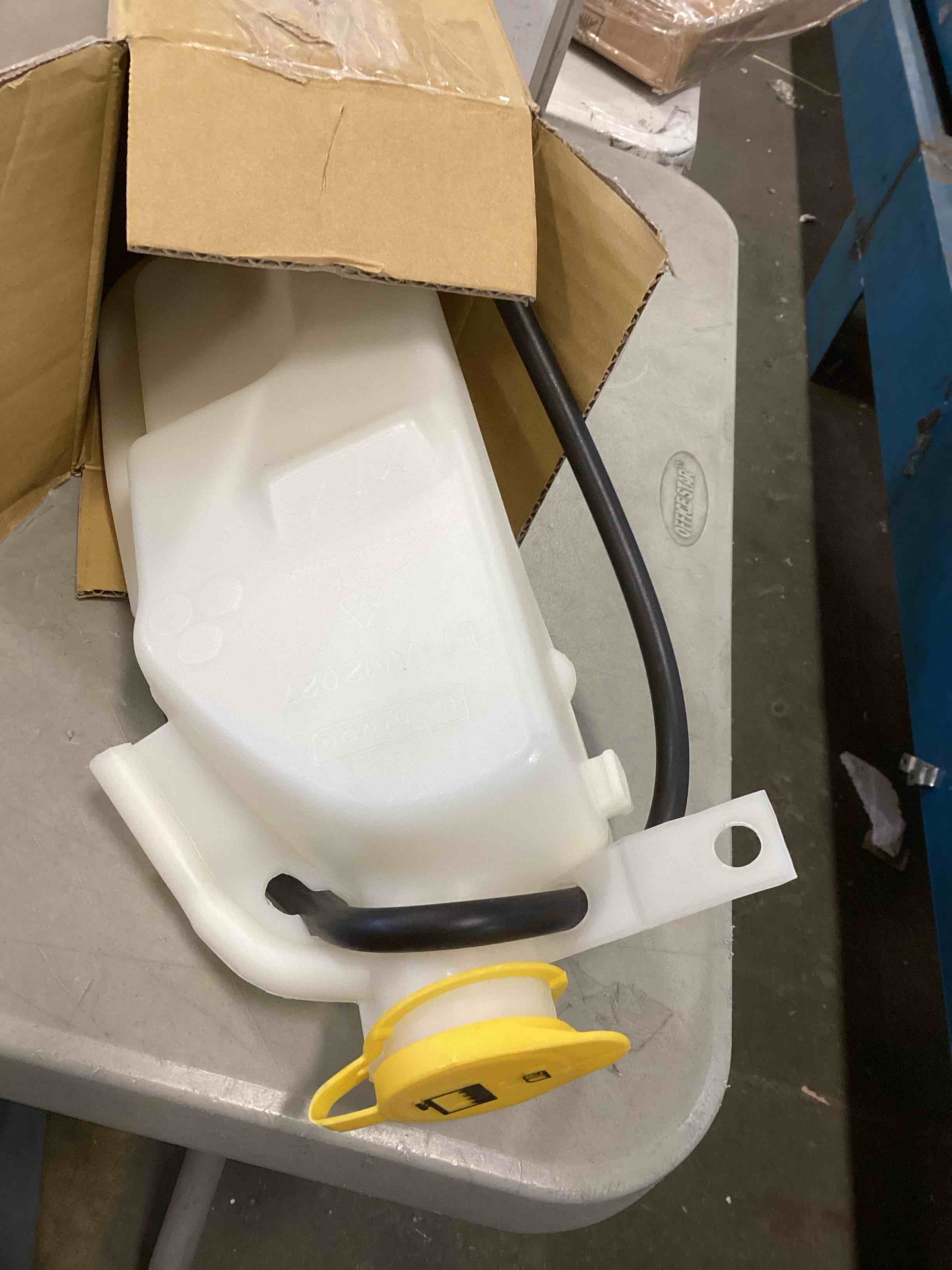 https://s3.amazonaws.com/lotting-images-prod/bidfta/GRN5768617_1704306129631.jpeg