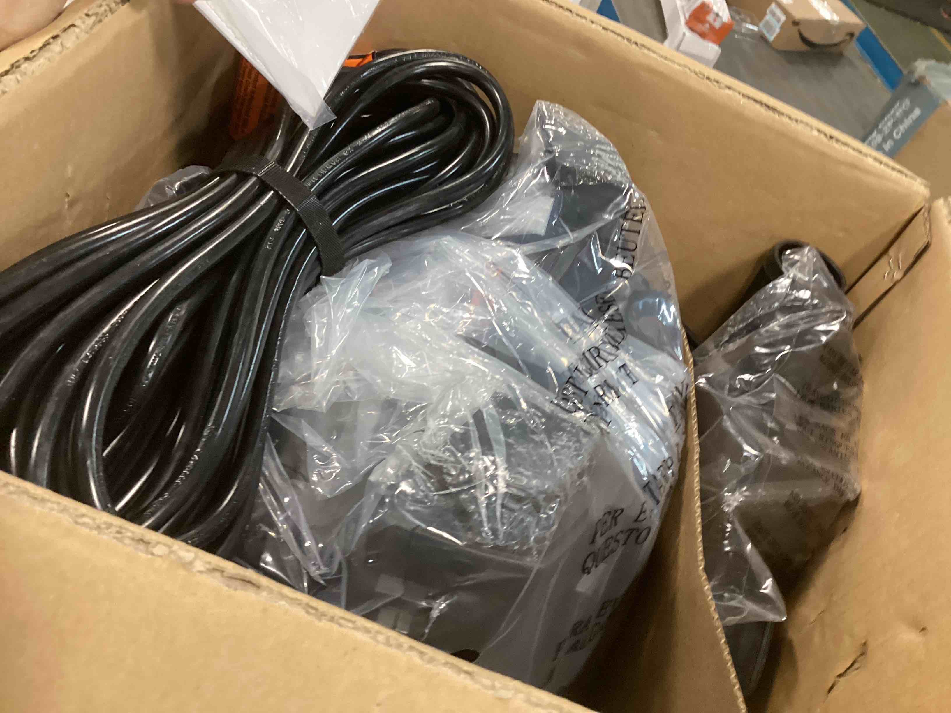 https://s3.amazonaws.com/lotting-images-prod/bidfta/GRN5768672_1704311586977.jpeg