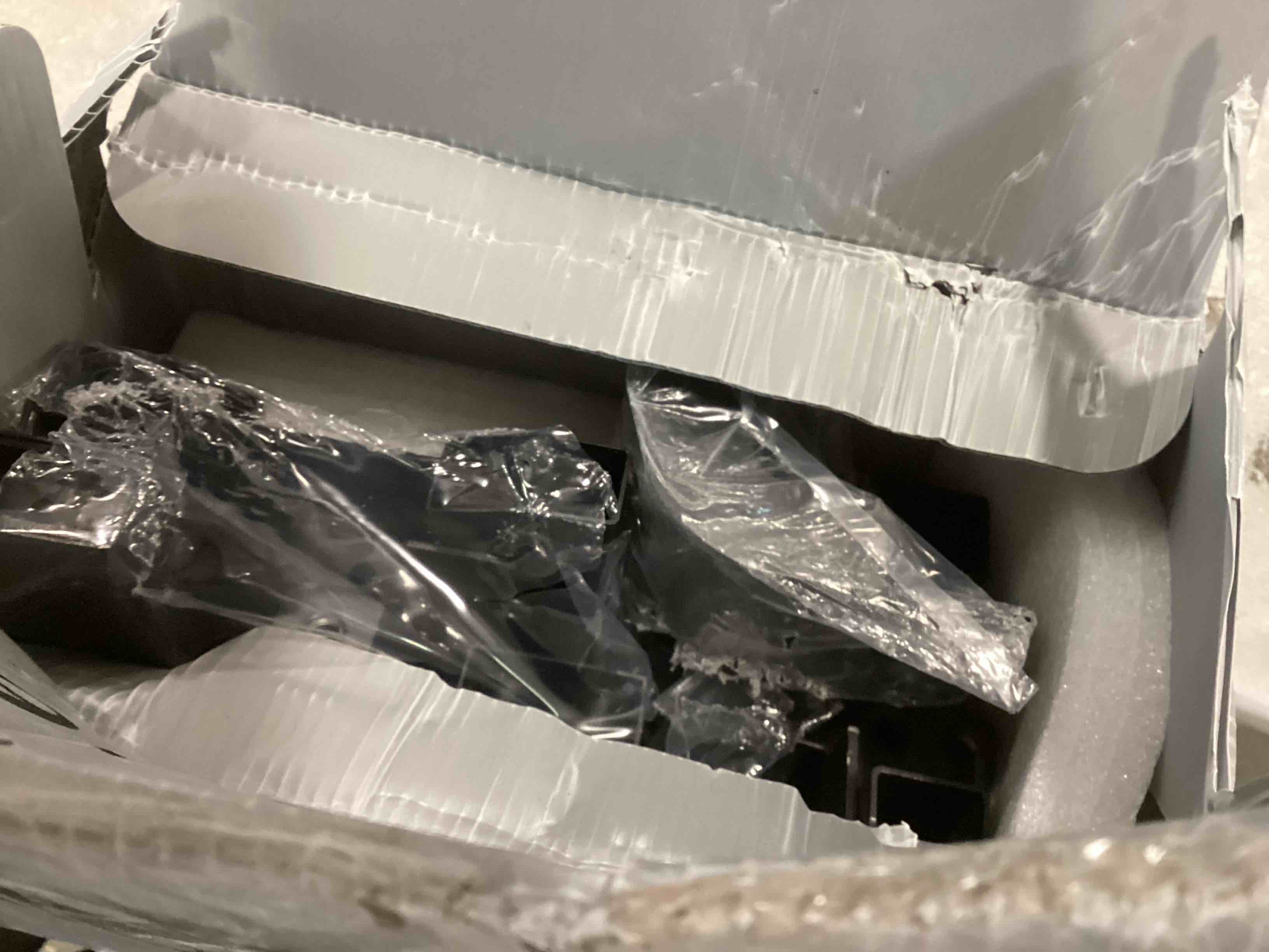 https://s3.amazonaws.com/lotting-images-prod/bidfta/GRN5769108_1704462027471.jpeg