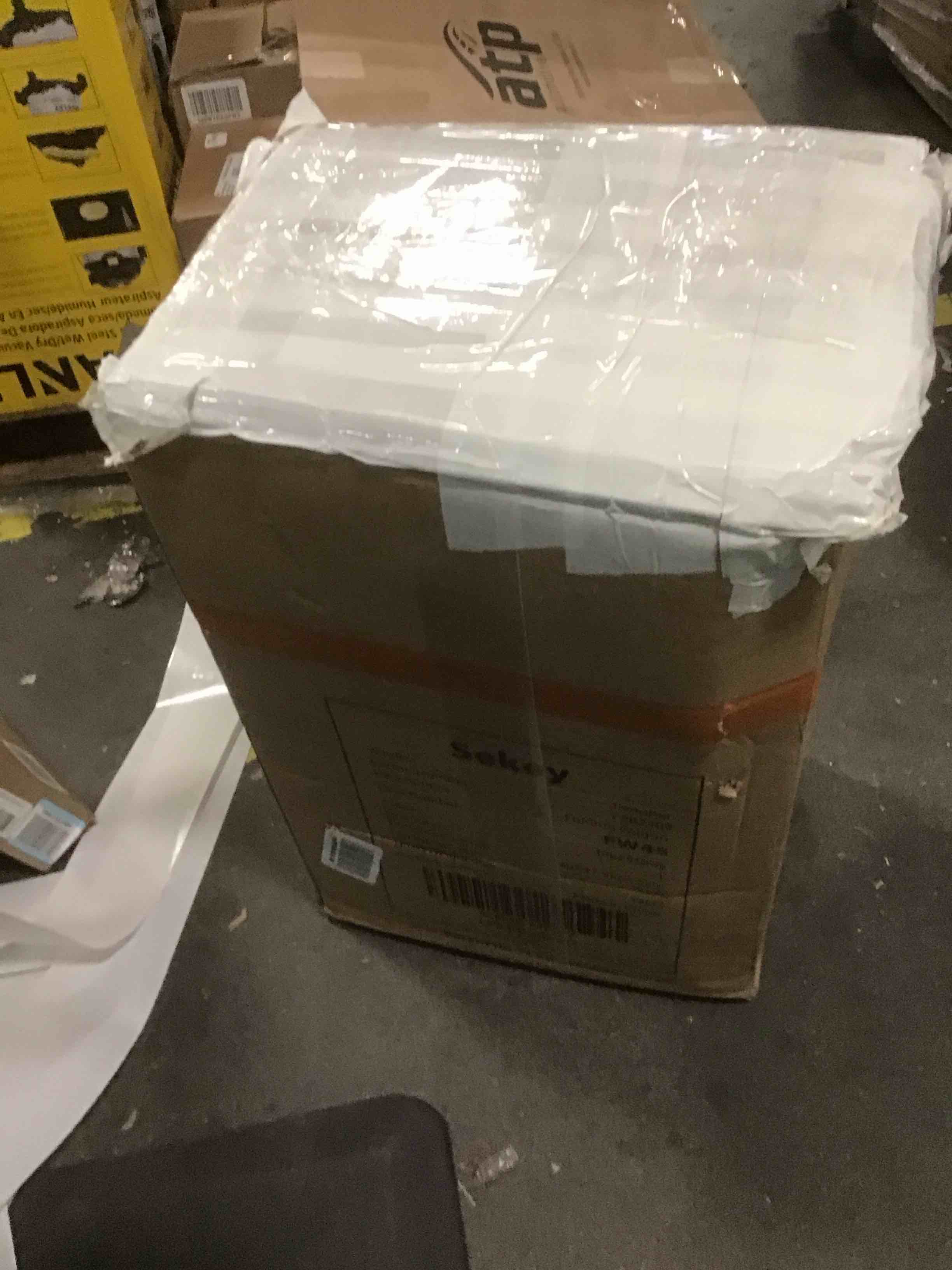 https://s3.amazonaws.com/lotting-images-prod/bidfta/GRN5769658_1703790301305.jpeg
