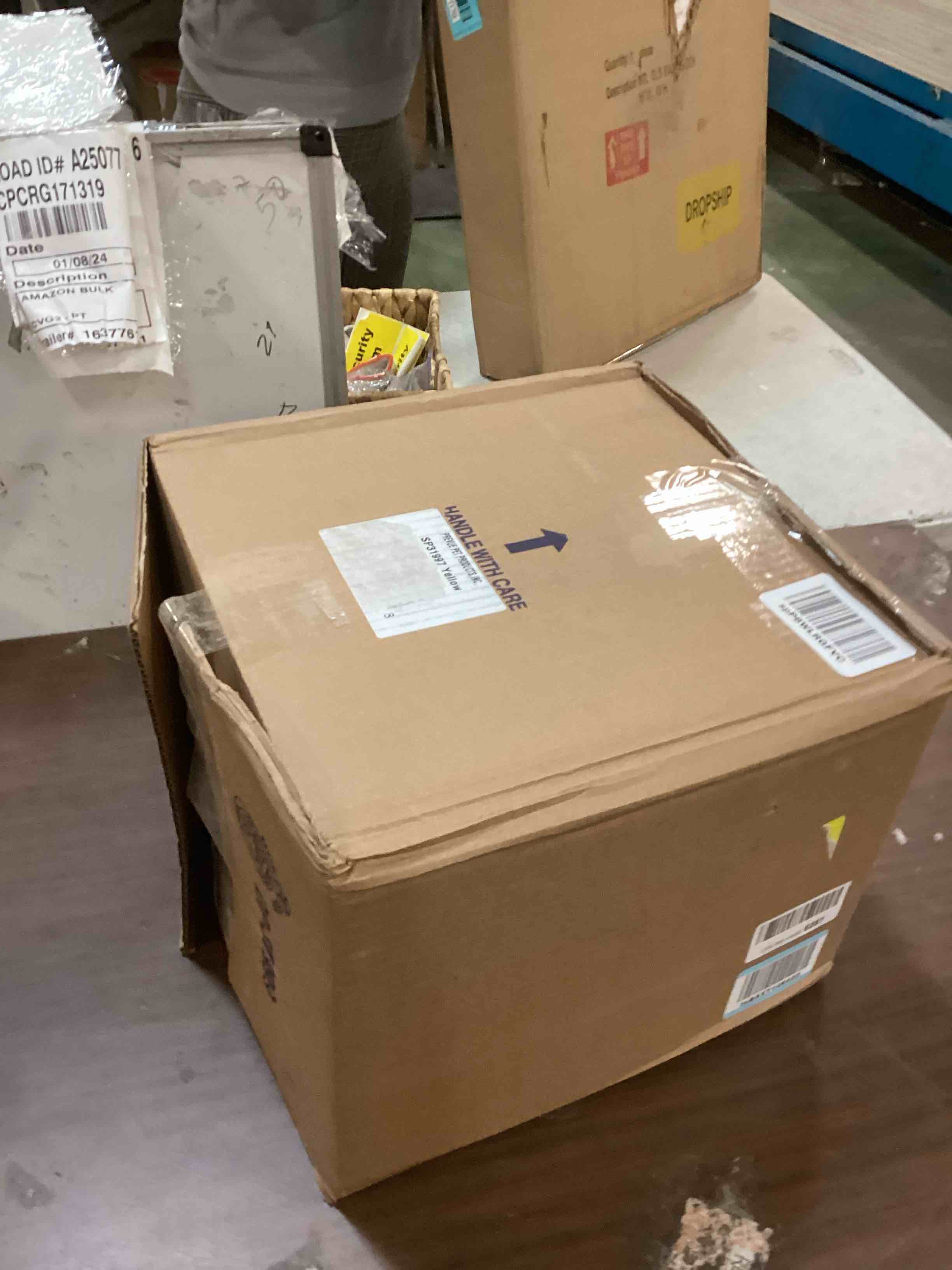 https://s3.amazonaws.com/lotting-images-prod/bidfta/GRN5771702_1704833420304.jpeg