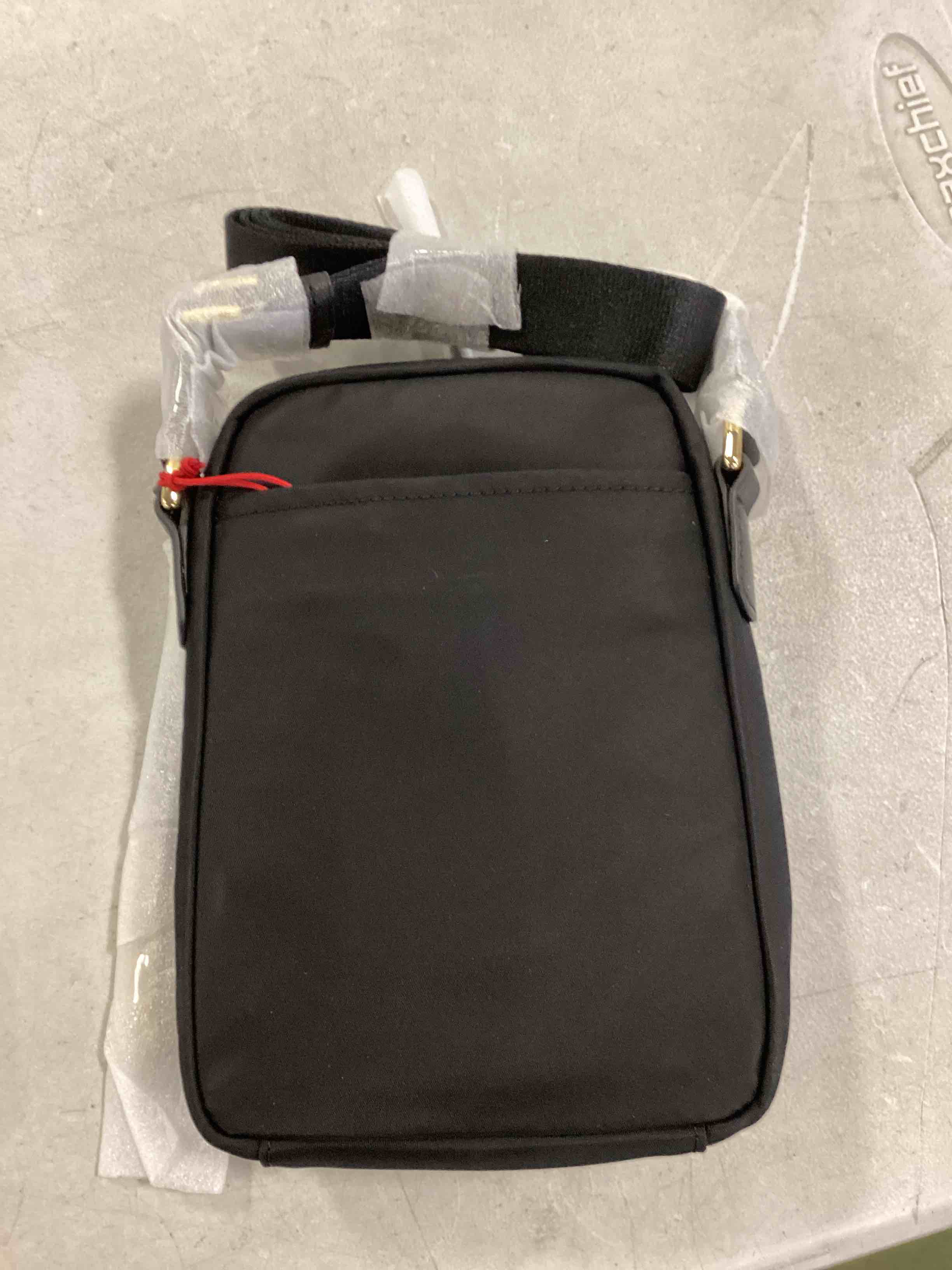 https://s3.amazonaws.com/lotting-images-prod/bidfta/GRN5777693_1704376752112.jpeg