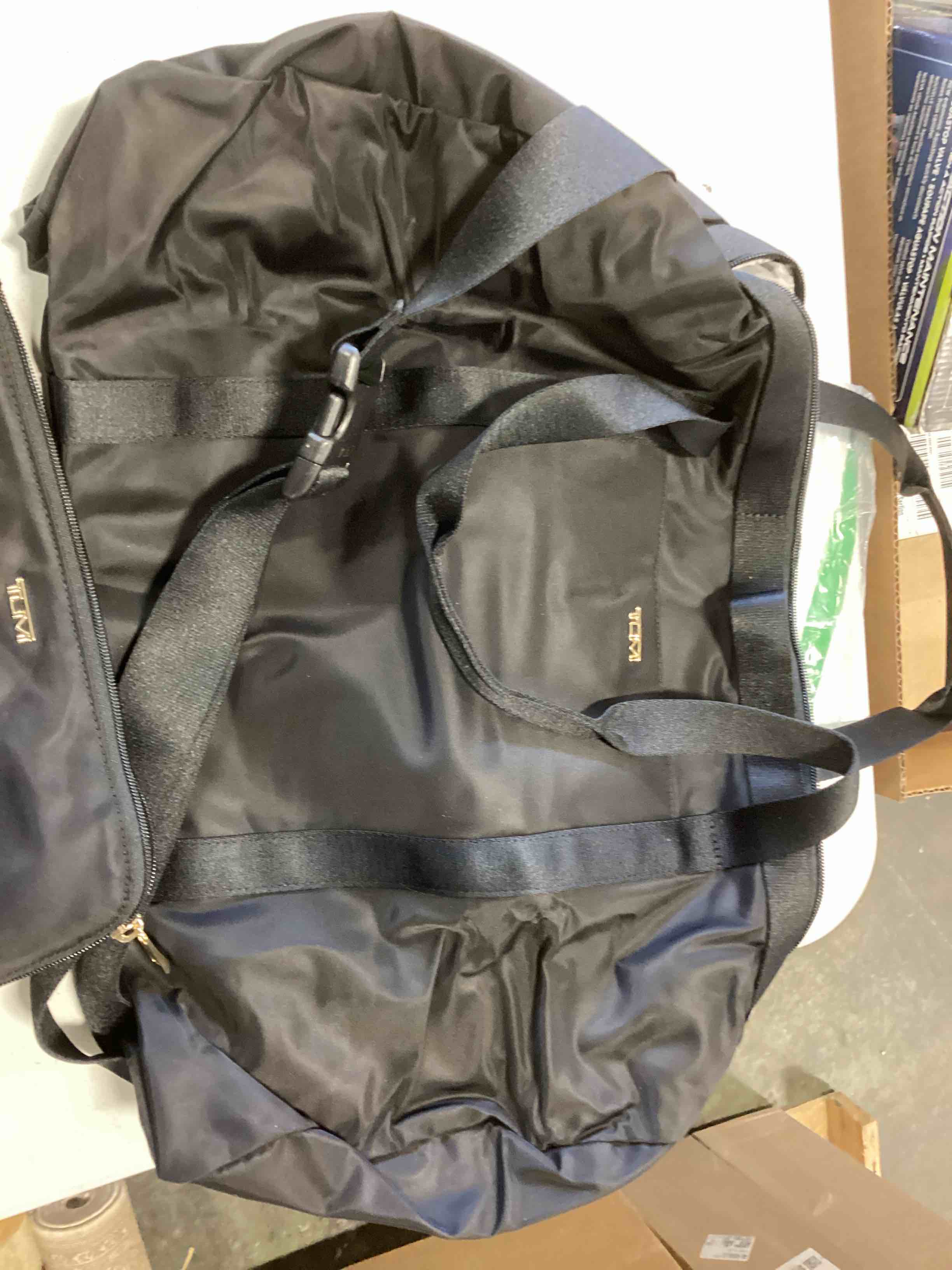 https://s3.amazonaws.com/lotting-images-prod/bidfta/GRN5778375_1705342185650.jpeg