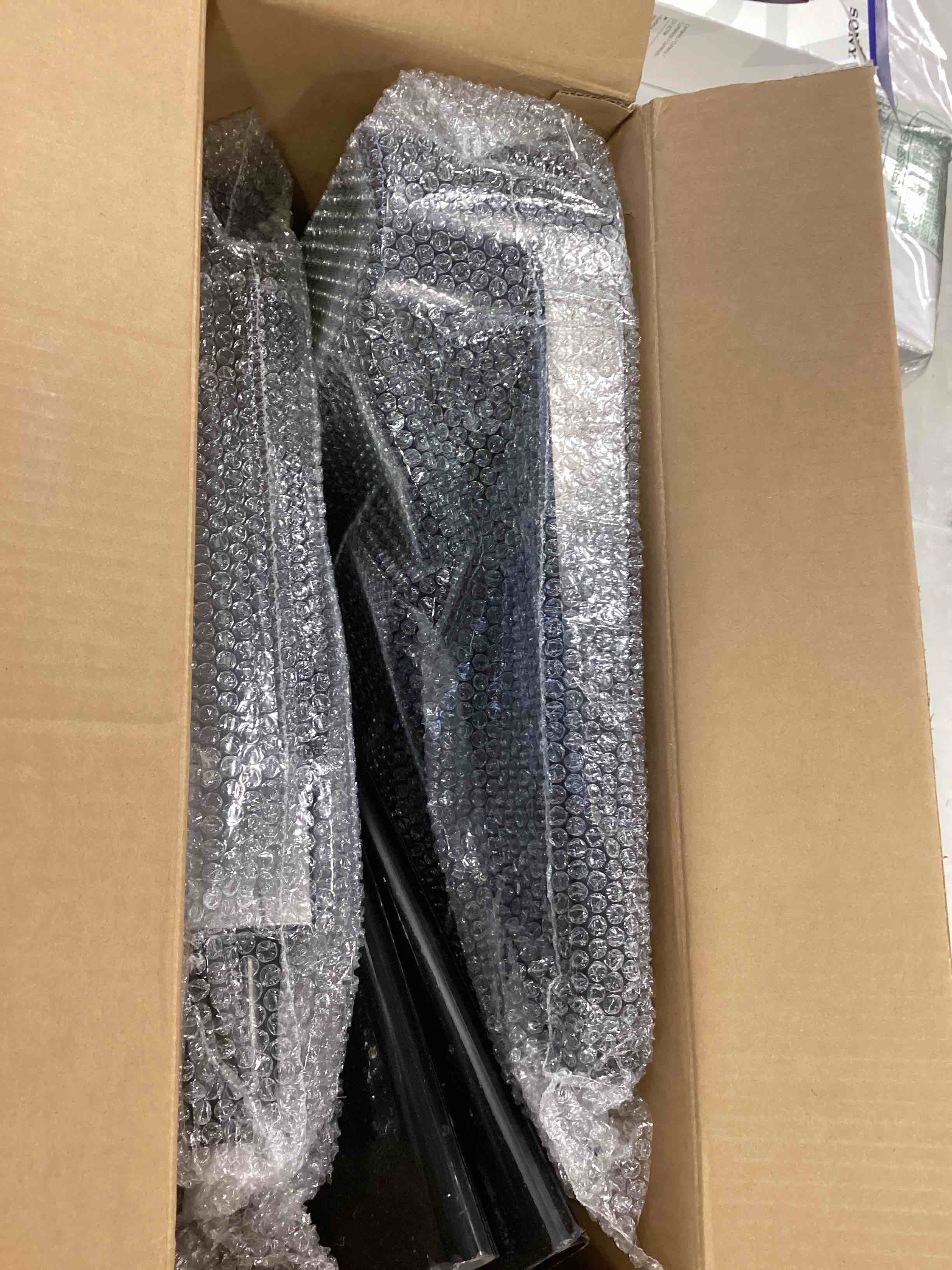 https://s3.amazonaws.com/lotting-images-prod/bidfta/GRN5795286_1712753020152.jpeg