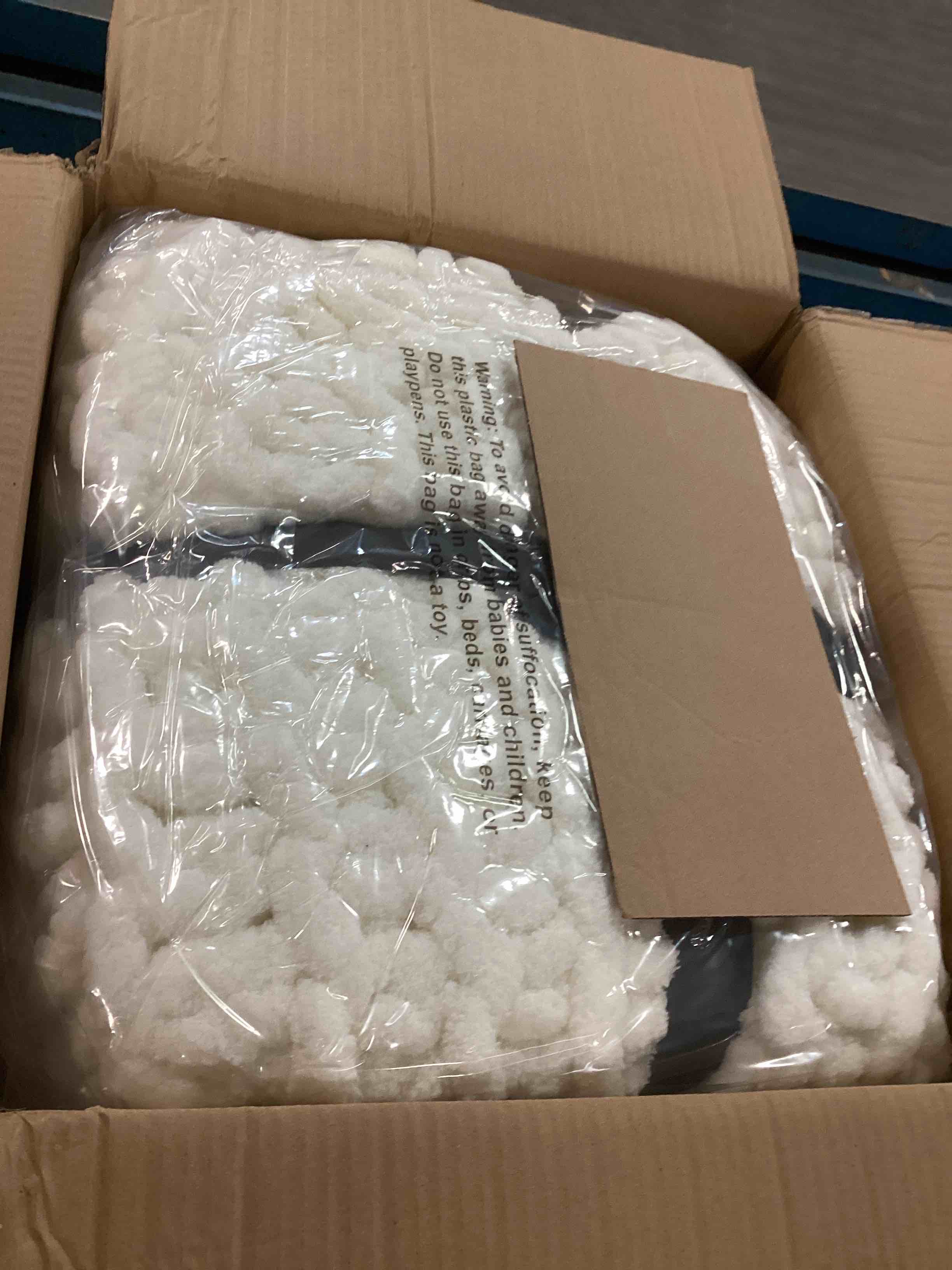 https://s3.amazonaws.com/lotting-images-prod/bidfta/GRN5798239_1710441250923.jpeg