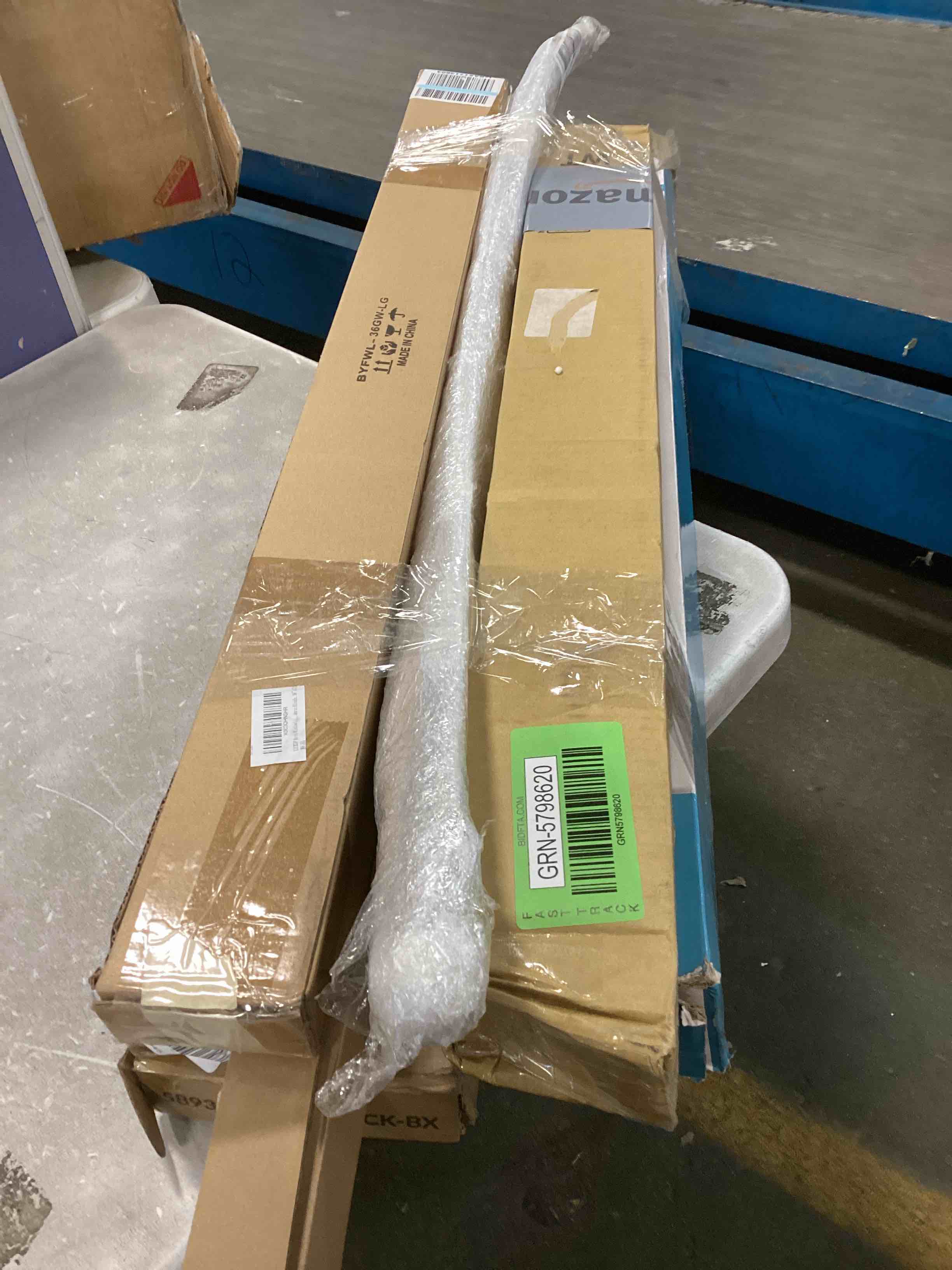 https://s3.amazonaws.com/lotting-images-prod/bidfta/GRN5798620_1710603188615.jpeg