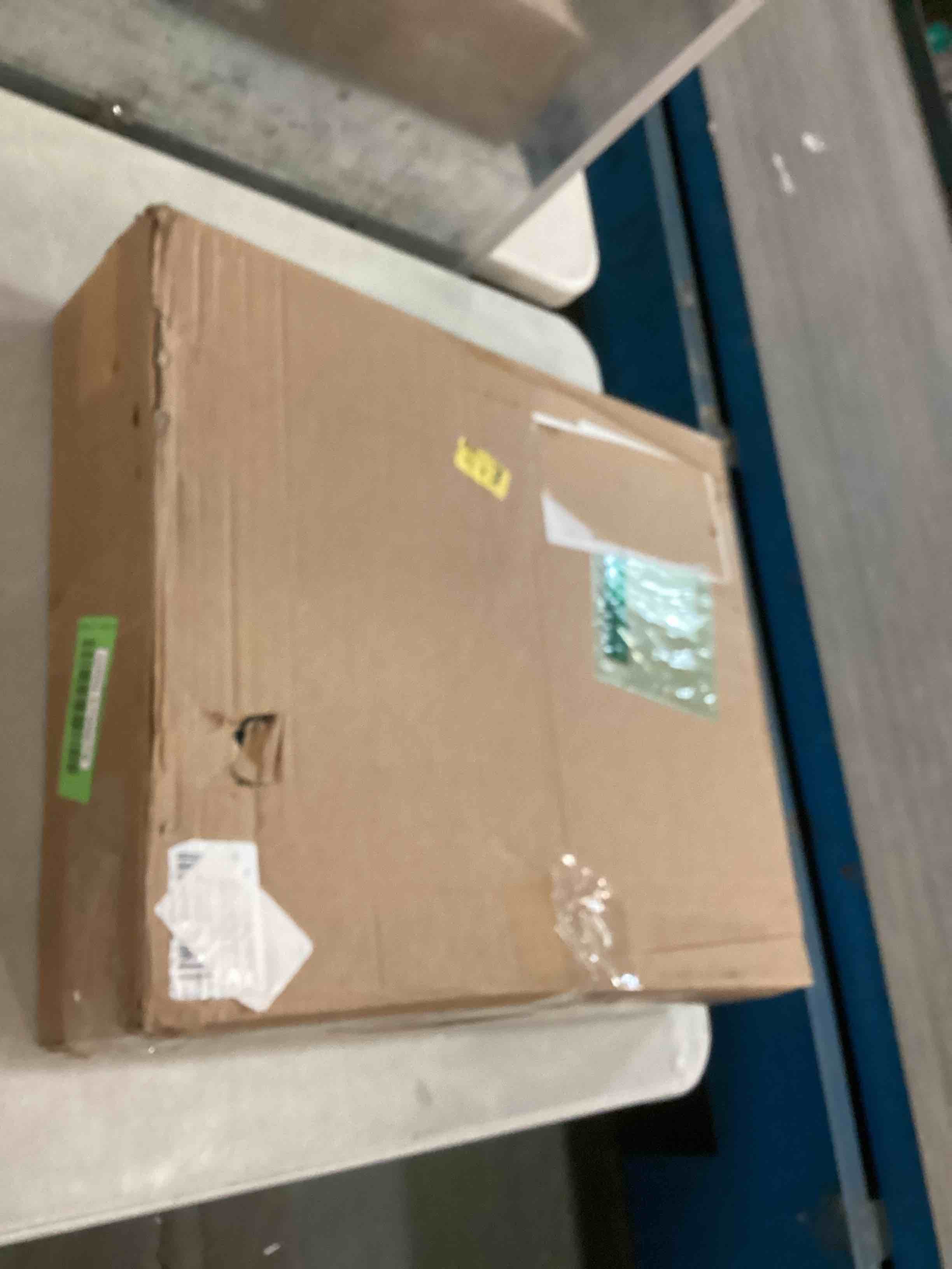 https://s3.amazonaws.com/lotting-images-prod/bidfta/GRN5798678_1710763242019.jpeg