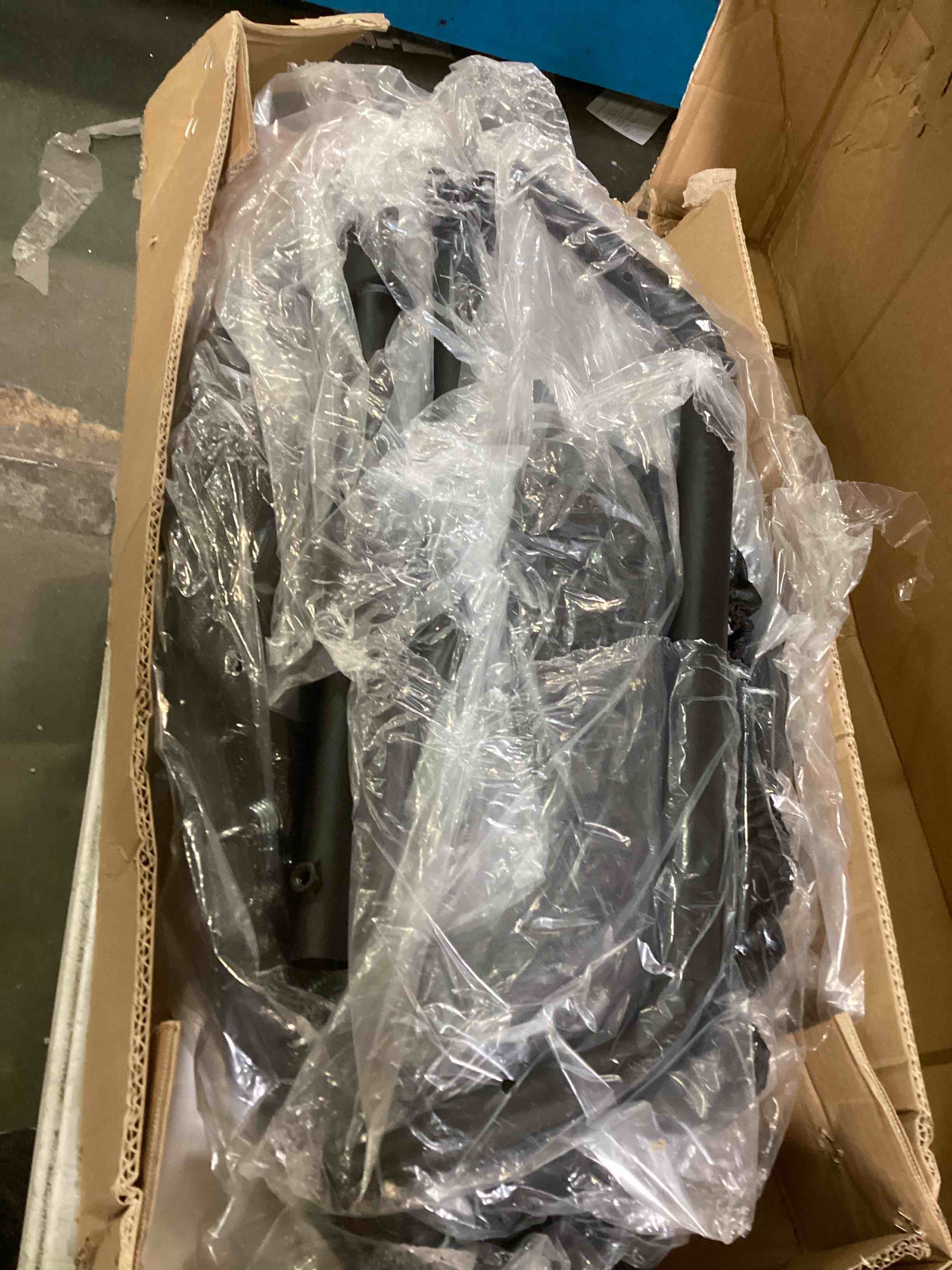 https://s3.amazonaws.com/lotting-images-prod/bidfta/GRN5799048_1710868916634.jpeg