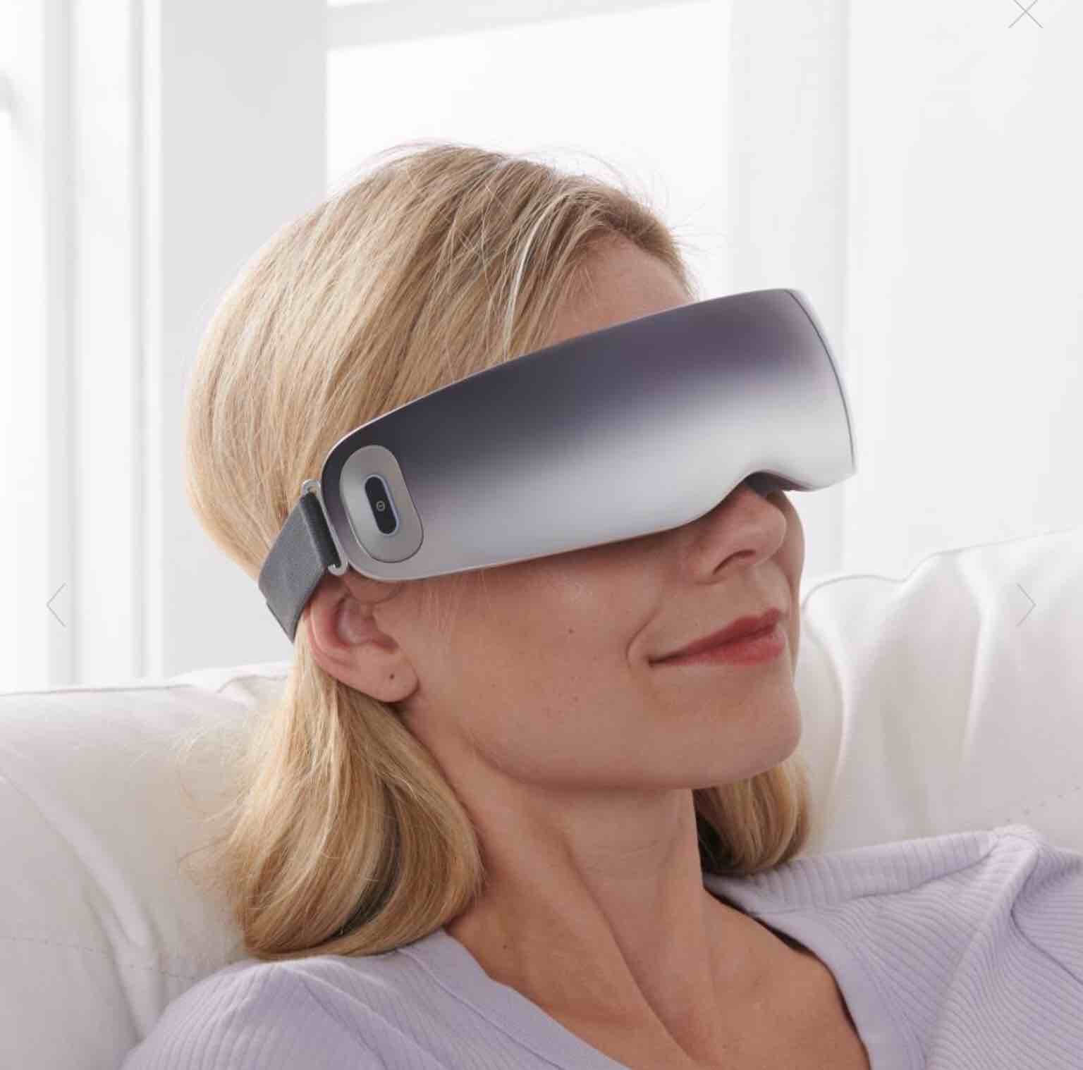 The Heated Rejuvenating Eye Massager