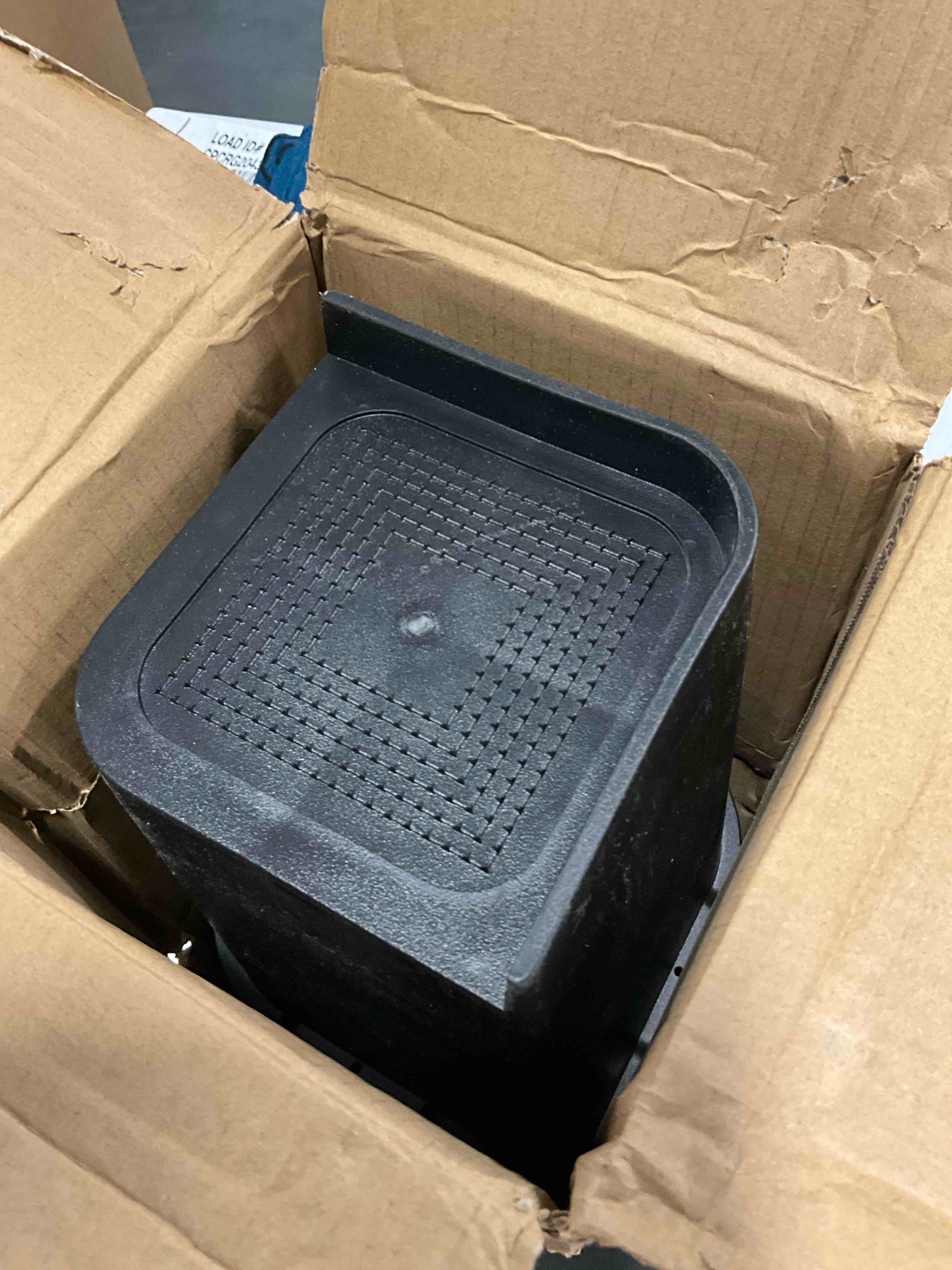 https://s3.amazonaws.com/lotting-images-prod/bidfta/GRN5803991_1715014639805.jpeg