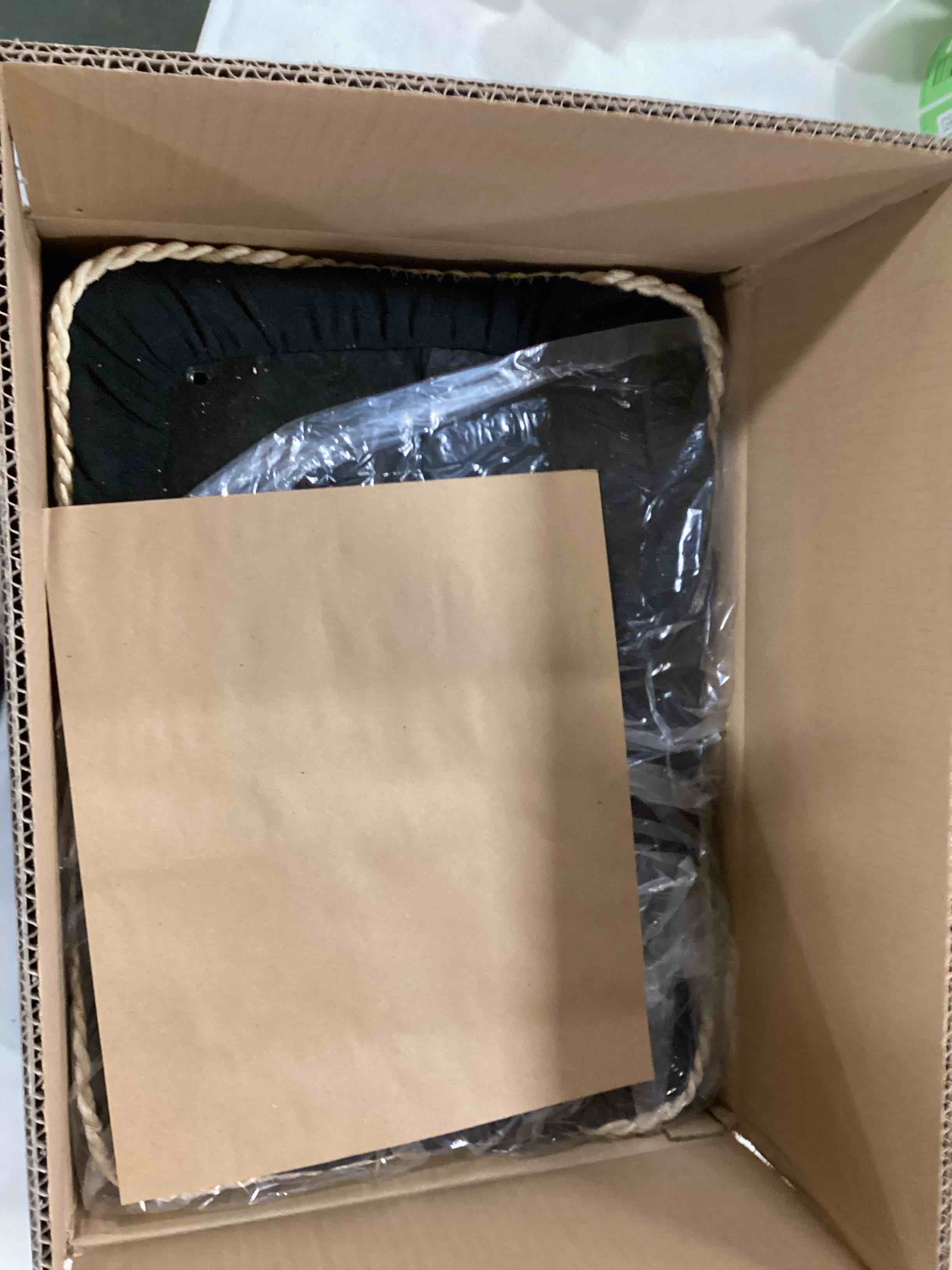 https://s3.amazonaws.com/lotting-images-prod/bidfta/GRN5804168_1715173456412.jpeg