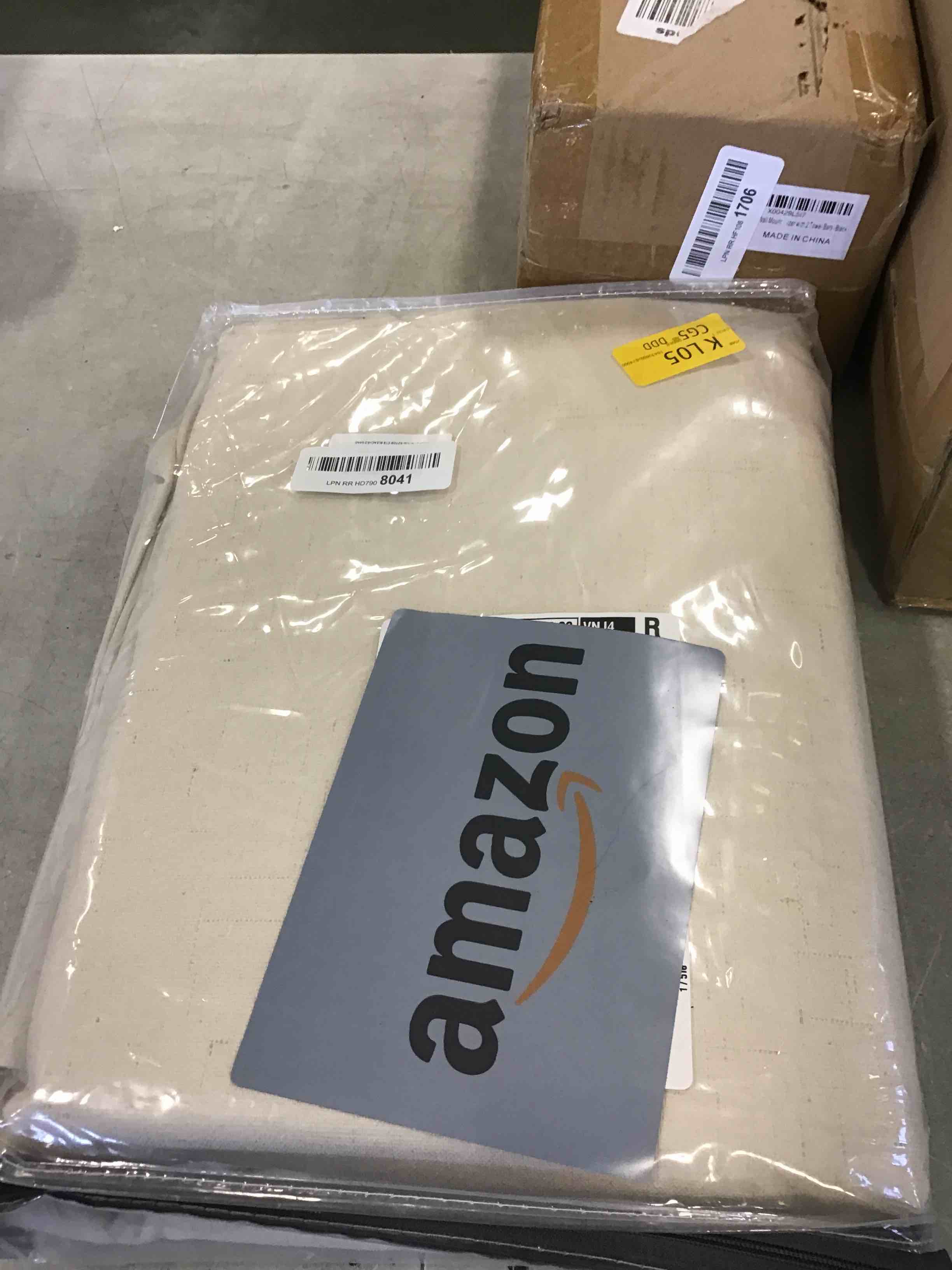 https://s3.amazonaws.com/lotting-images-prod/bidfta/GRN5807496_1714664778041.jpeg