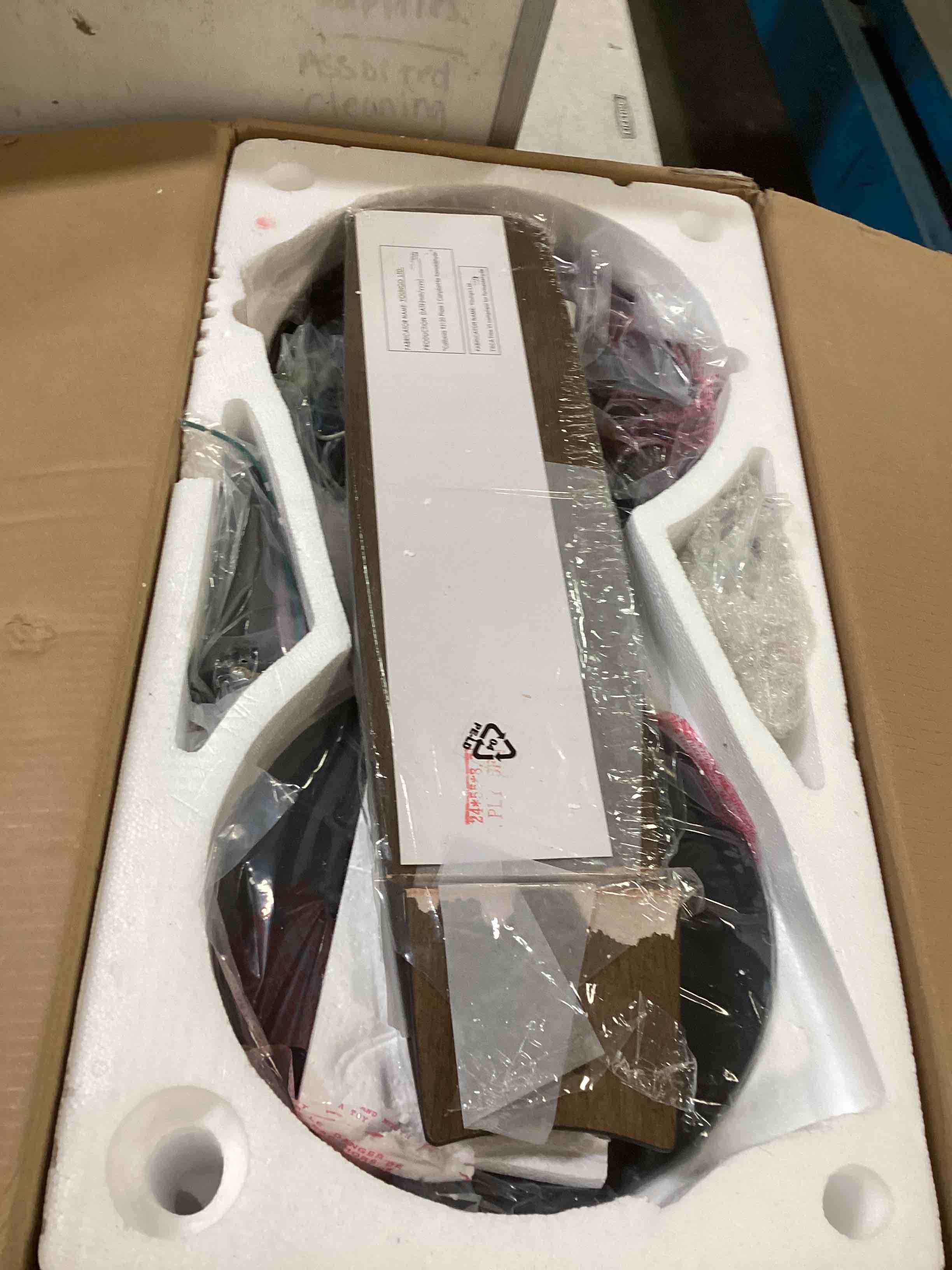https://s3.amazonaws.com/lotting-images-prod/bidfta/GRN5811645_1715021836671.jpeg