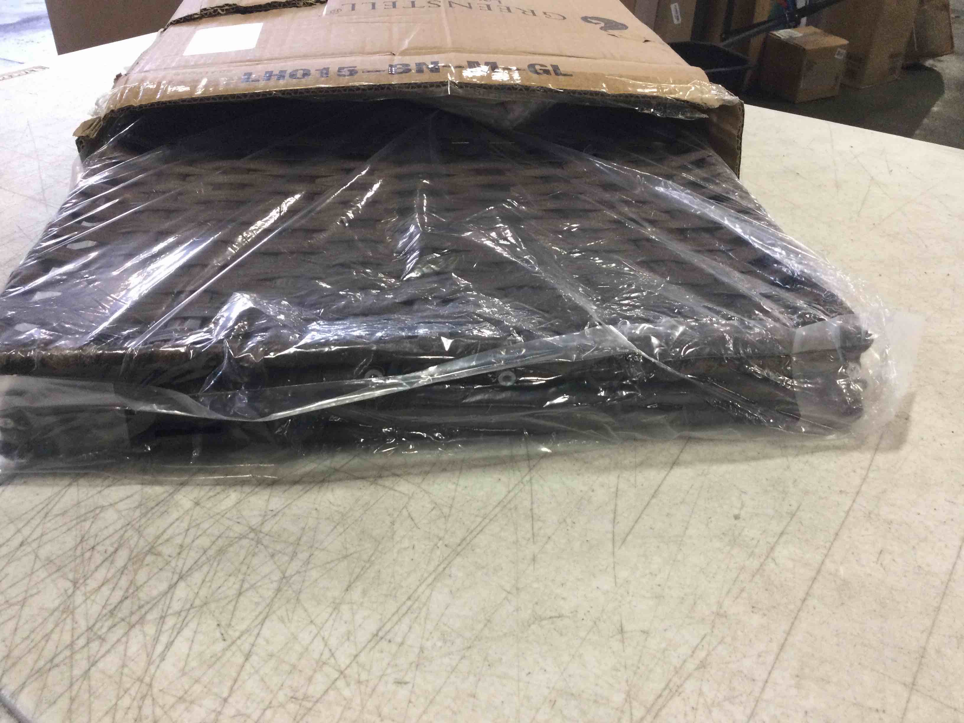 https://s3.amazonaws.com/lotting-images-prod/bidfta/GRN5821963_1705764570787.jpeg
