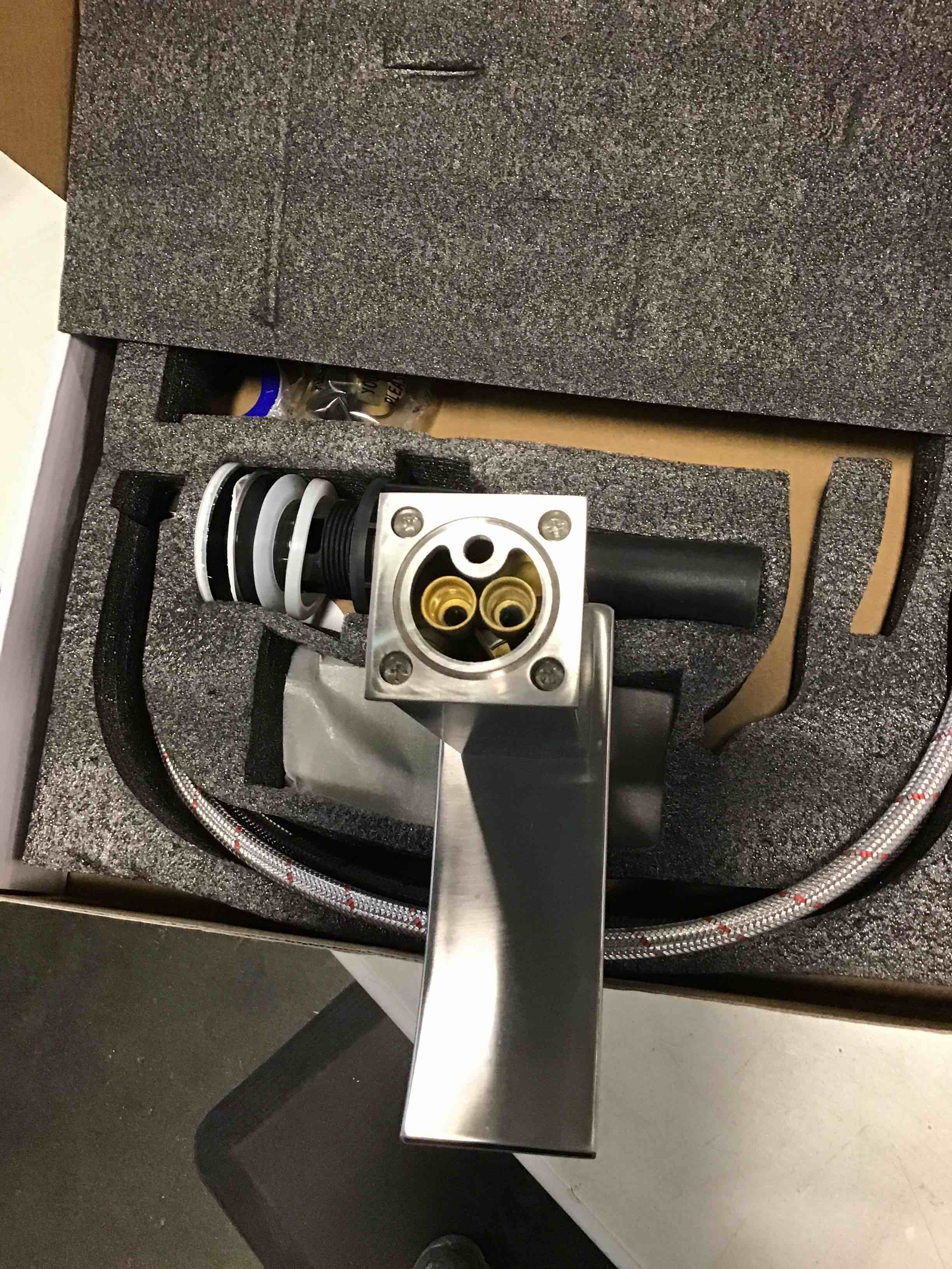 https://s3.amazonaws.com/lotting-images-prod/bidfta/GRN5822267_1706793673054.jpeg