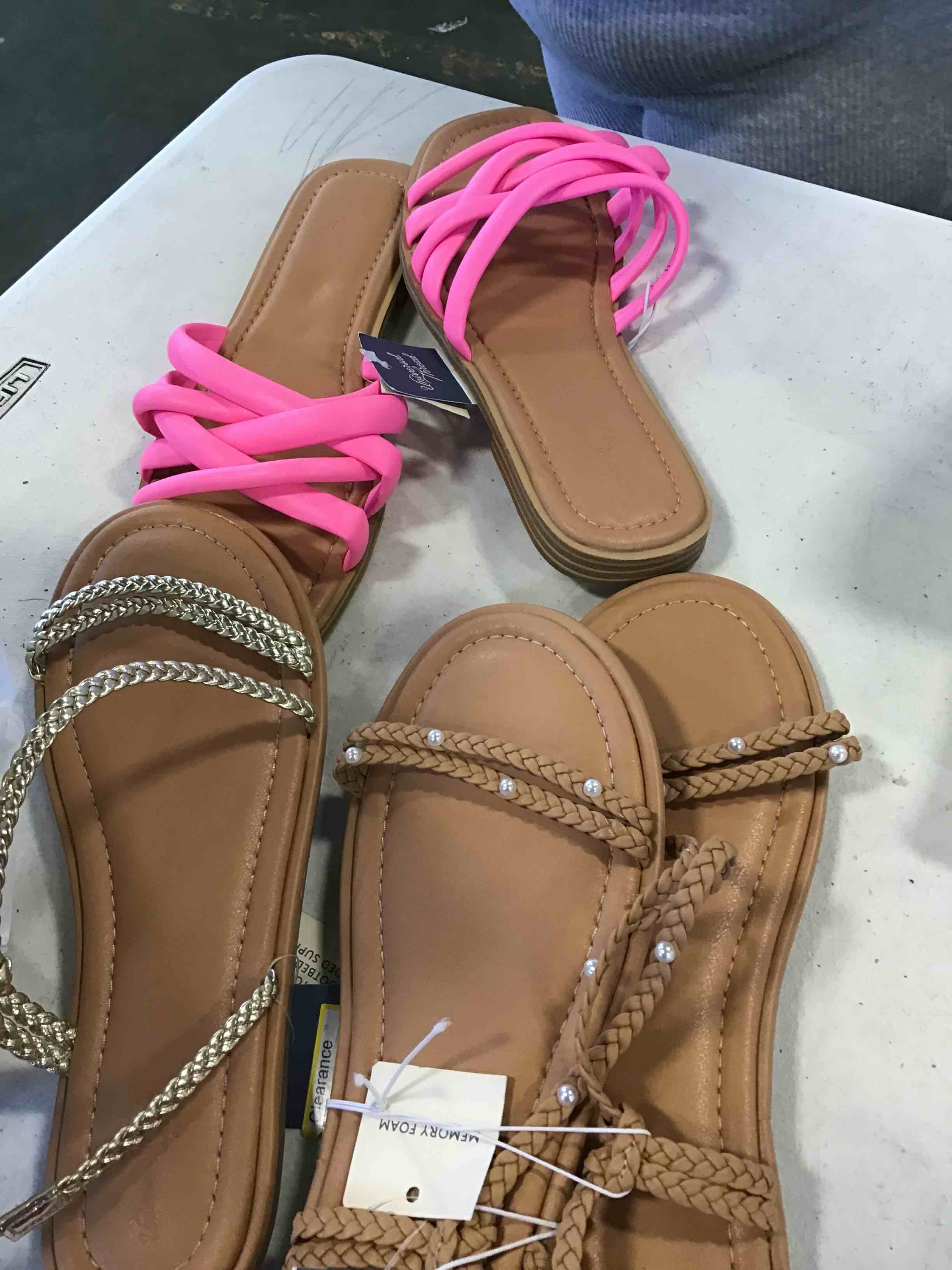 Assorted of sandals women kids May varieting size color) 