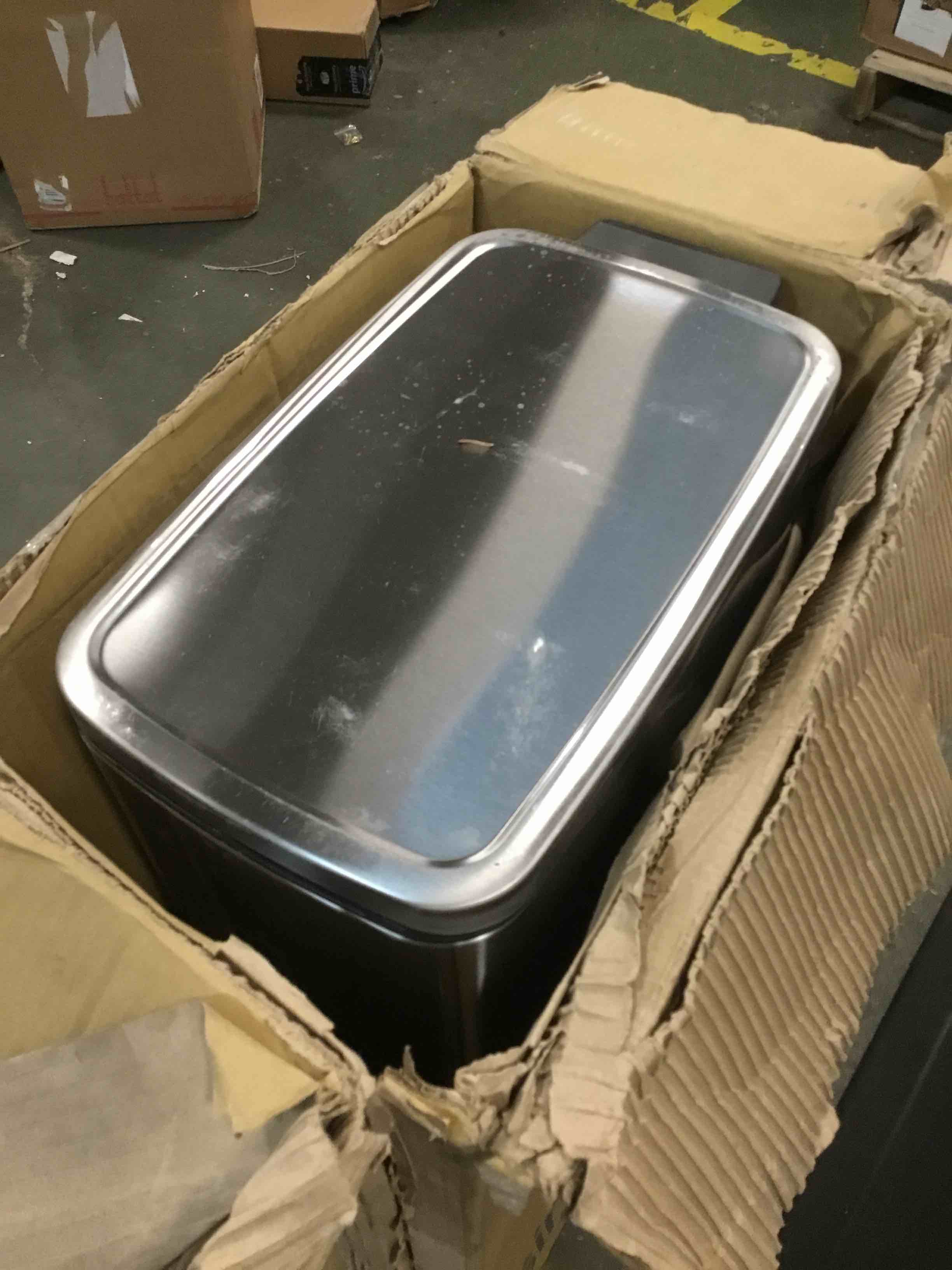 https://s3.amazonaws.com/lotting-images-prod/bidfta/GRN5825229_1706557777680.jpeg