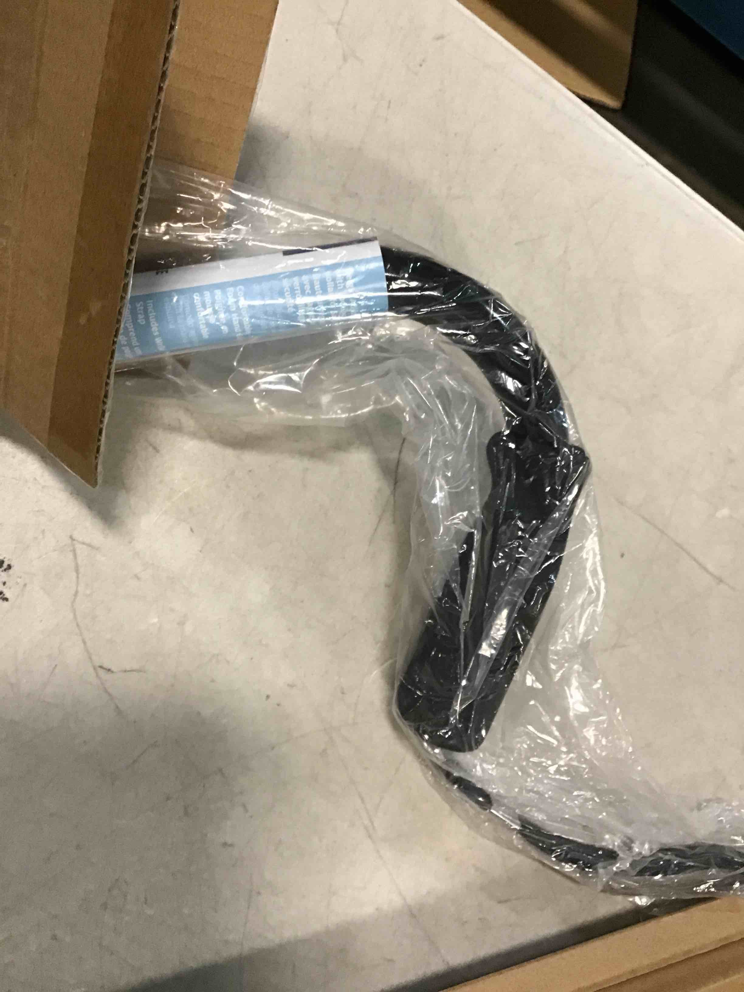 https://s3.amazonaws.com/lotting-images-prod/bidfta/GRN5829336_1704976804962.jpeg