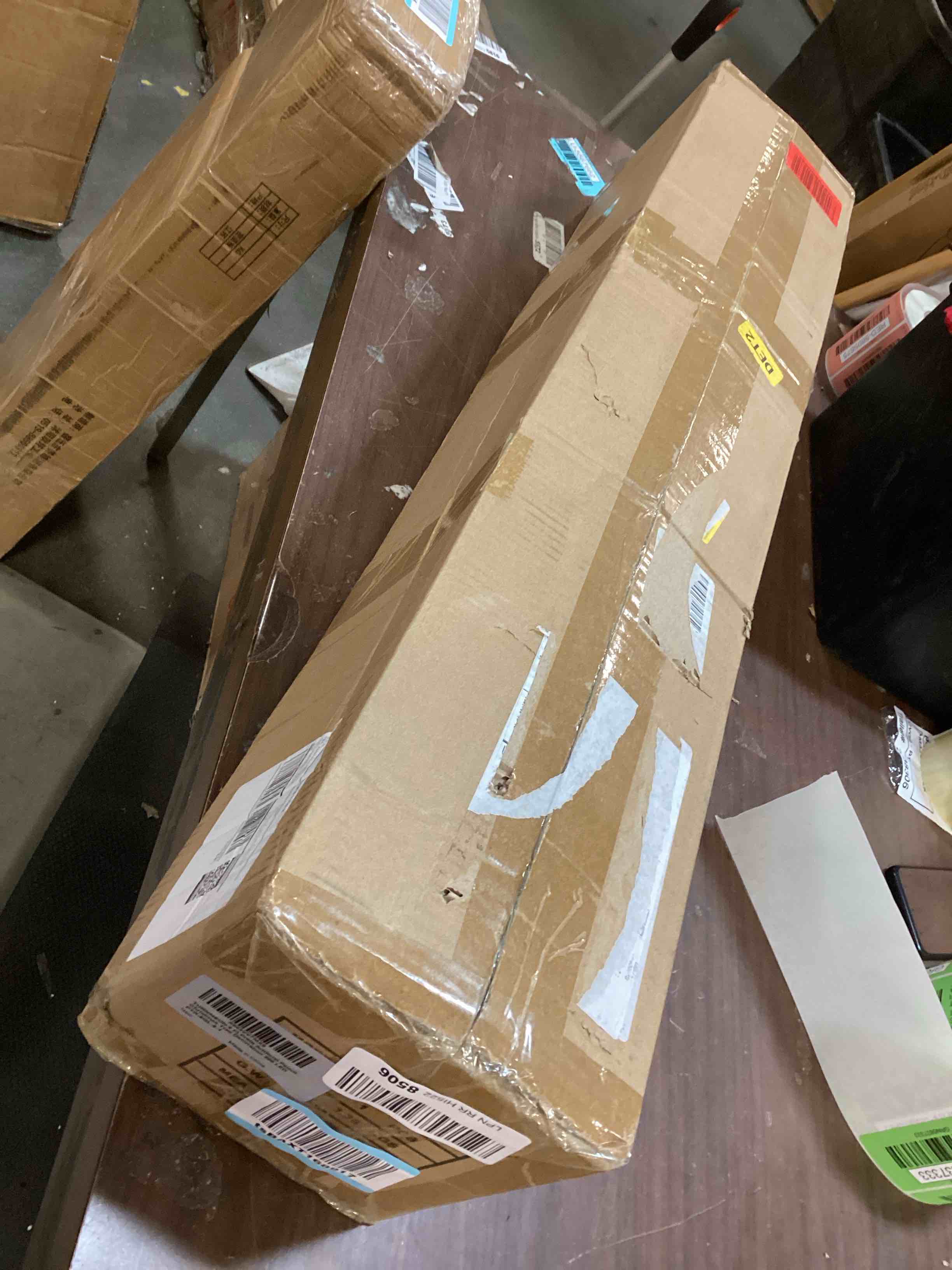 https://s3.amazonaws.com/lotting-images-prod/bidfta/GRN5837333_1704543195465.jpeg