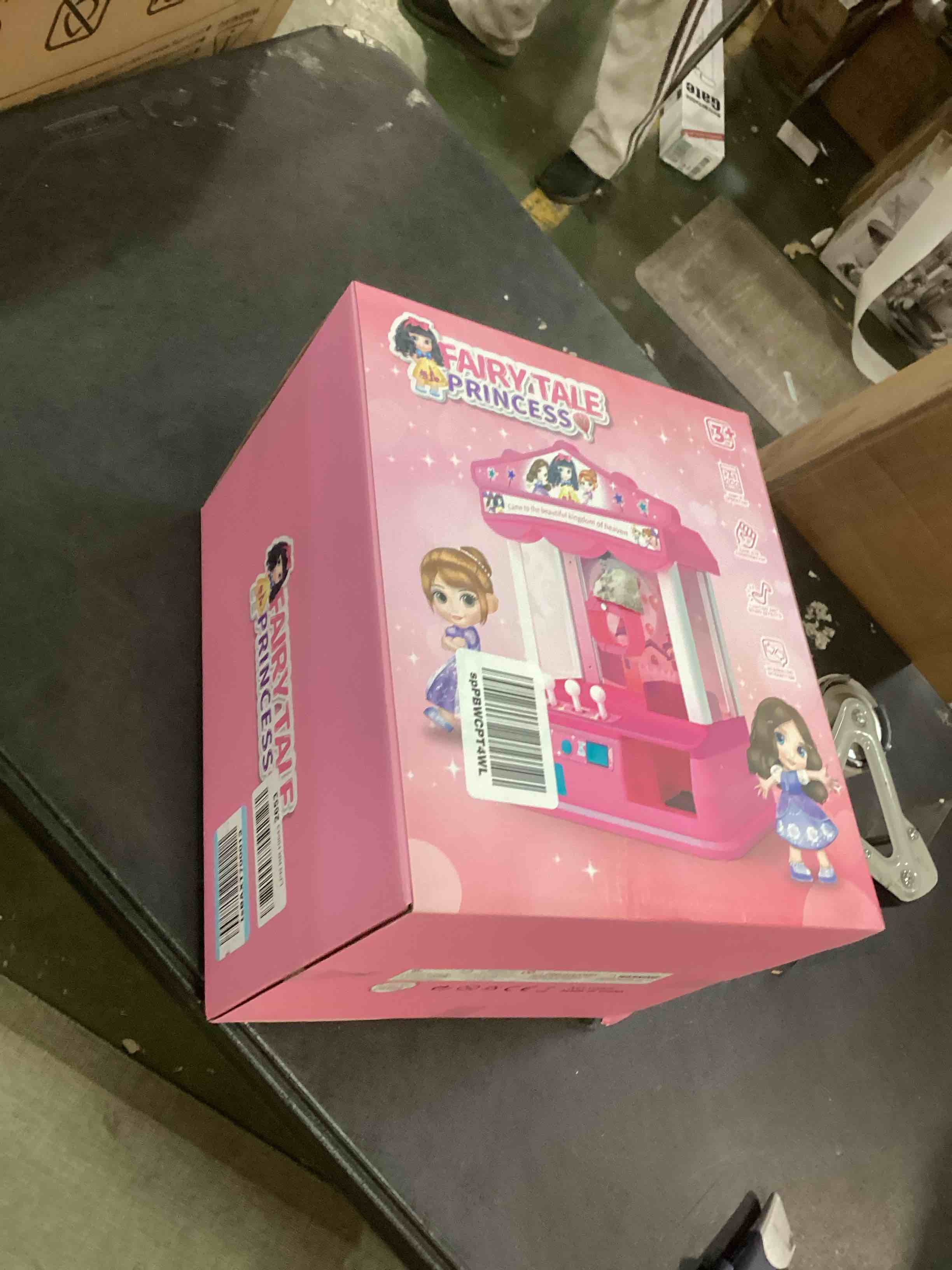 https://s3.amazonaws.com/lotting-images-prod/bidfta/GRN5839836_1705429762643.jpeg