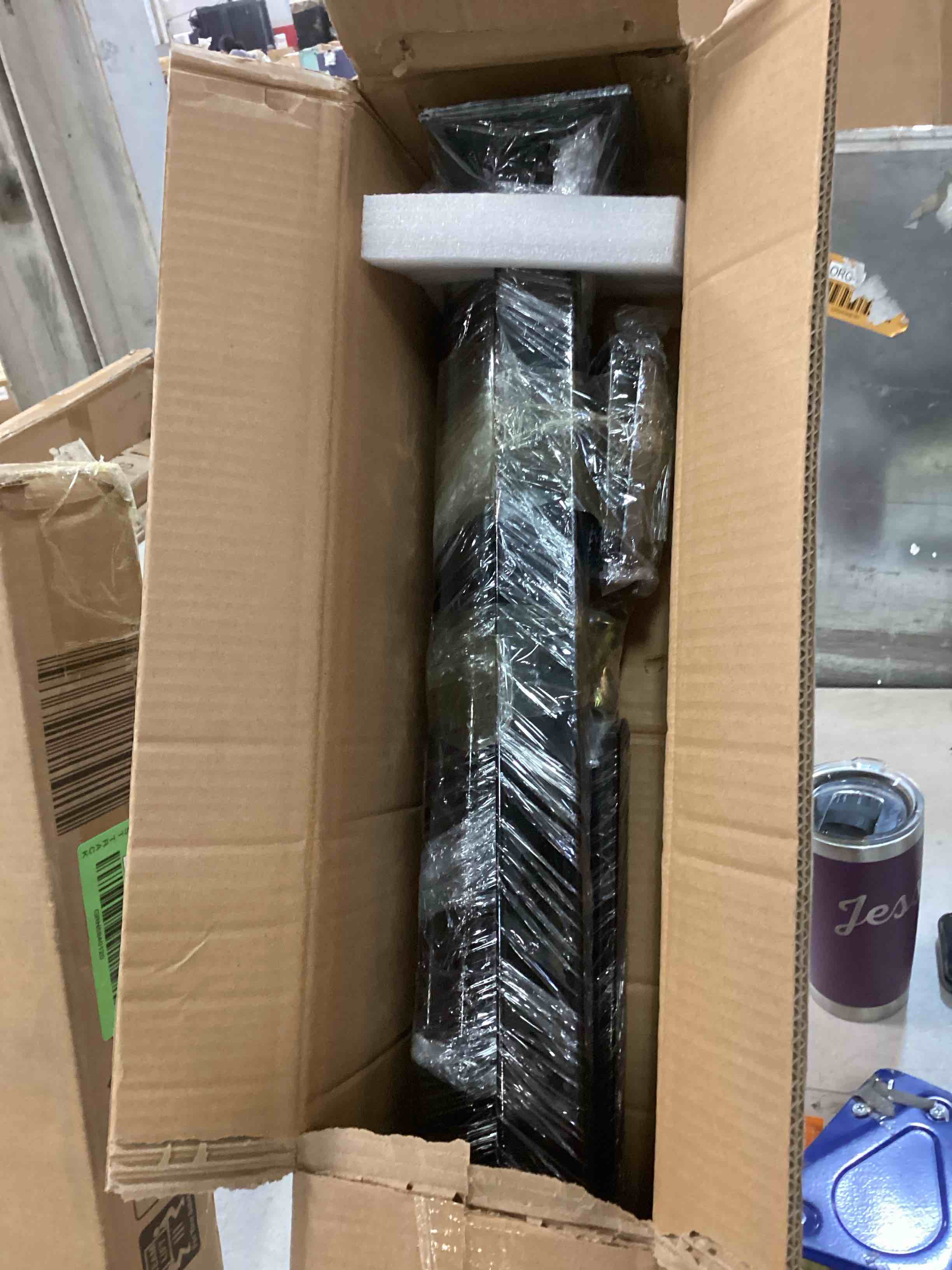 https://s3.amazonaws.com/lotting-images-prod/bidfta/GRN5840123_1704463921644.jpeg