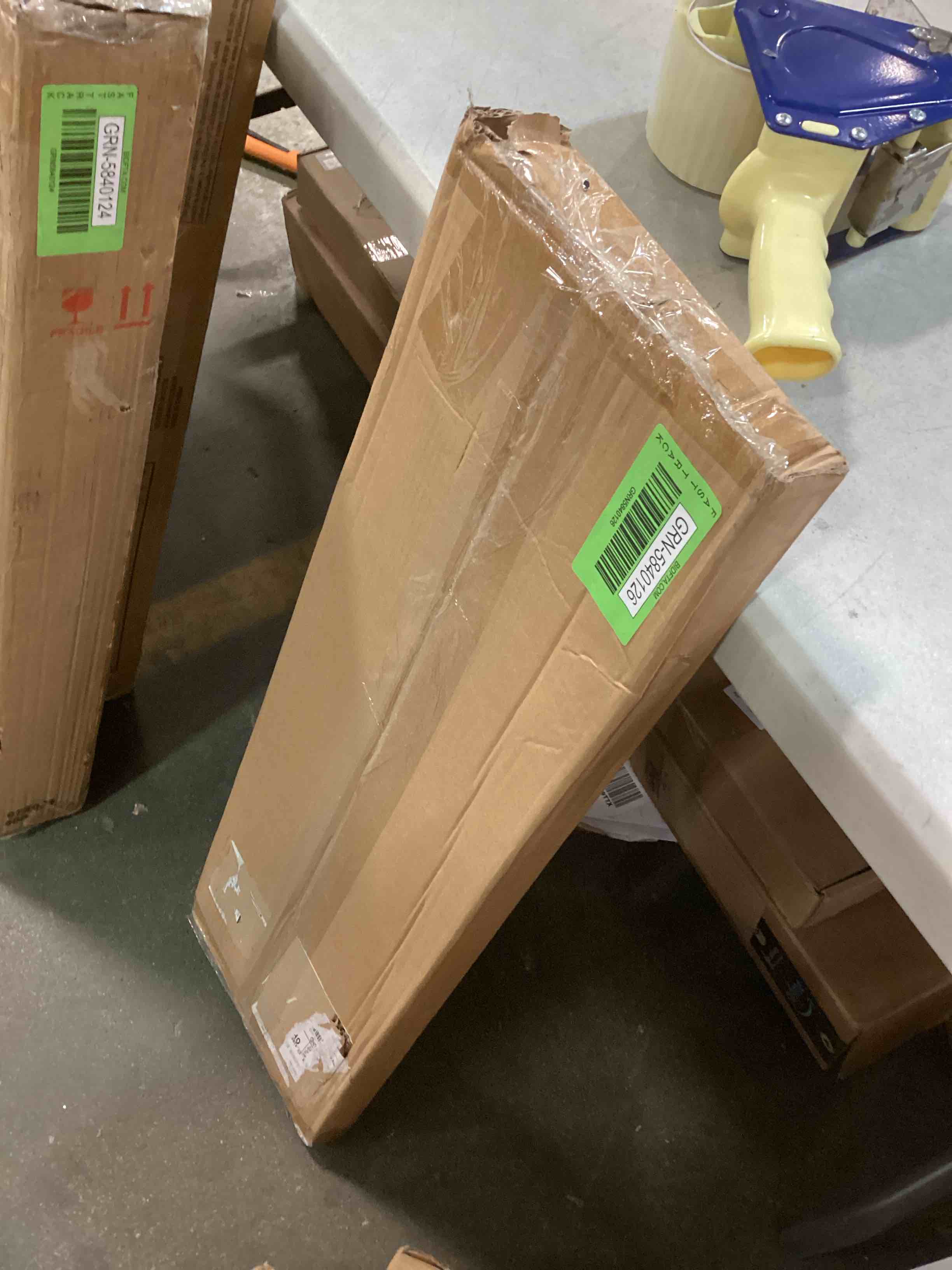 https://s3.amazonaws.com/lotting-images-prod/bidfta/GRN5840126_1704464547990.jpeg