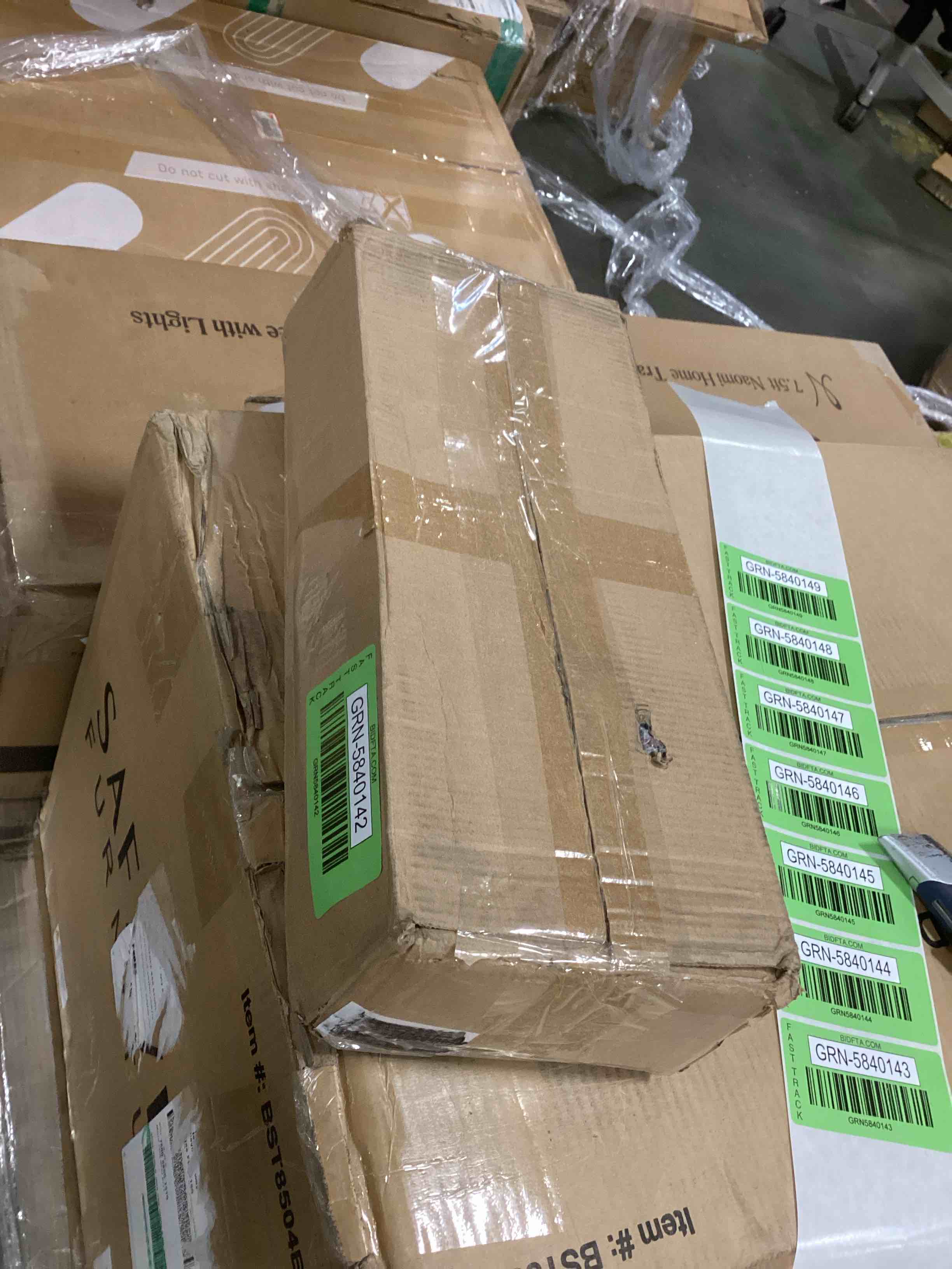 https://s3.amazonaws.com/lotting-images-prod/bidfta/GRN5840142_1704469786822.jpeg