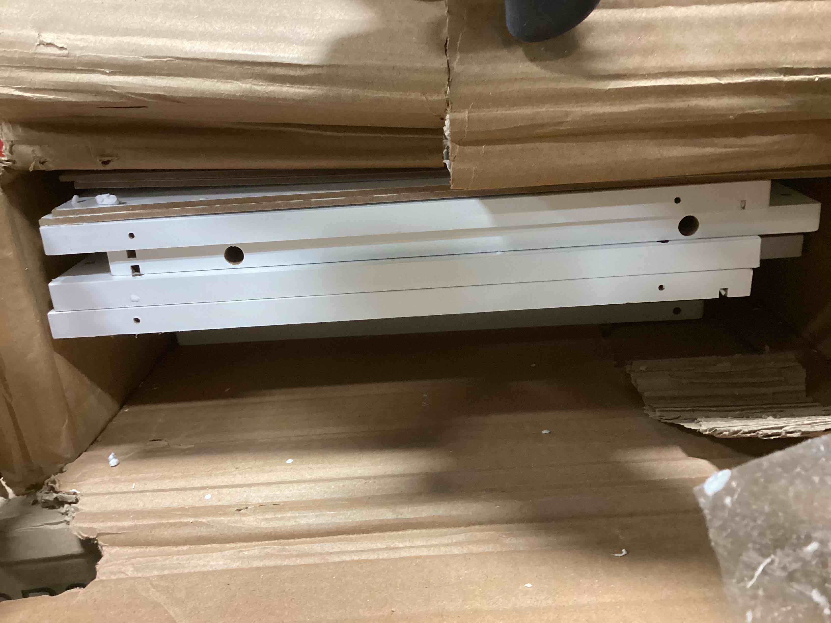 https://s3.amazonaws.com/lotting-images-prod/bidfta/GRN5840207_1704895594543.jpeg