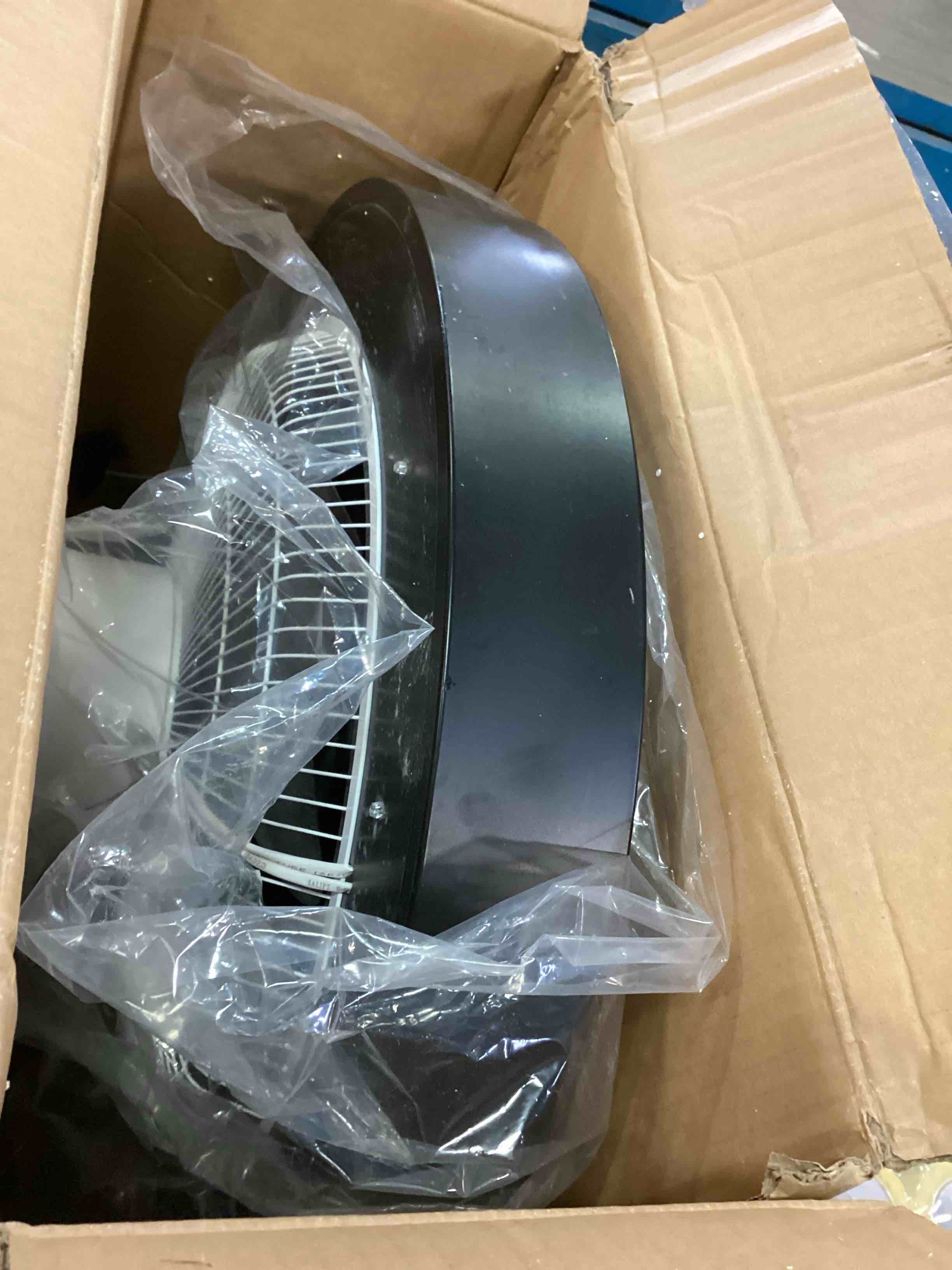 https://s3.amazonaws.com/lotting-images-prod/bidfta/GRN5840602_1705764914763.jpeg