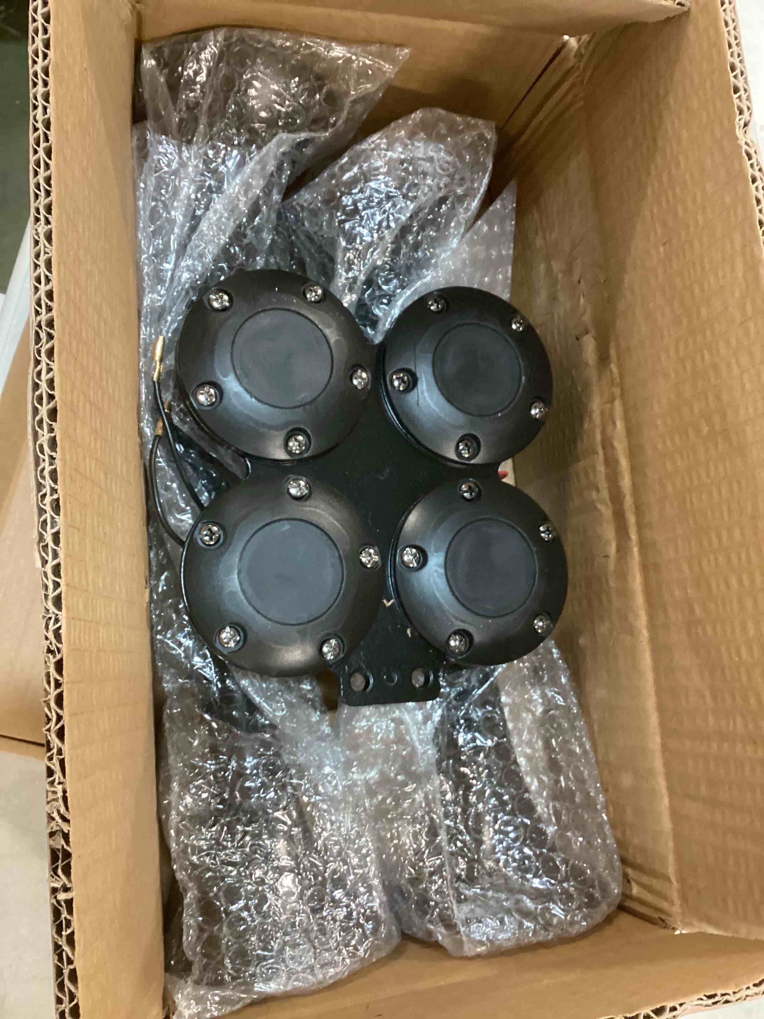 https://s3.amazonaws.com/lotting-images-prod/bidfta/GRN5840928_1705957483615.jpeg