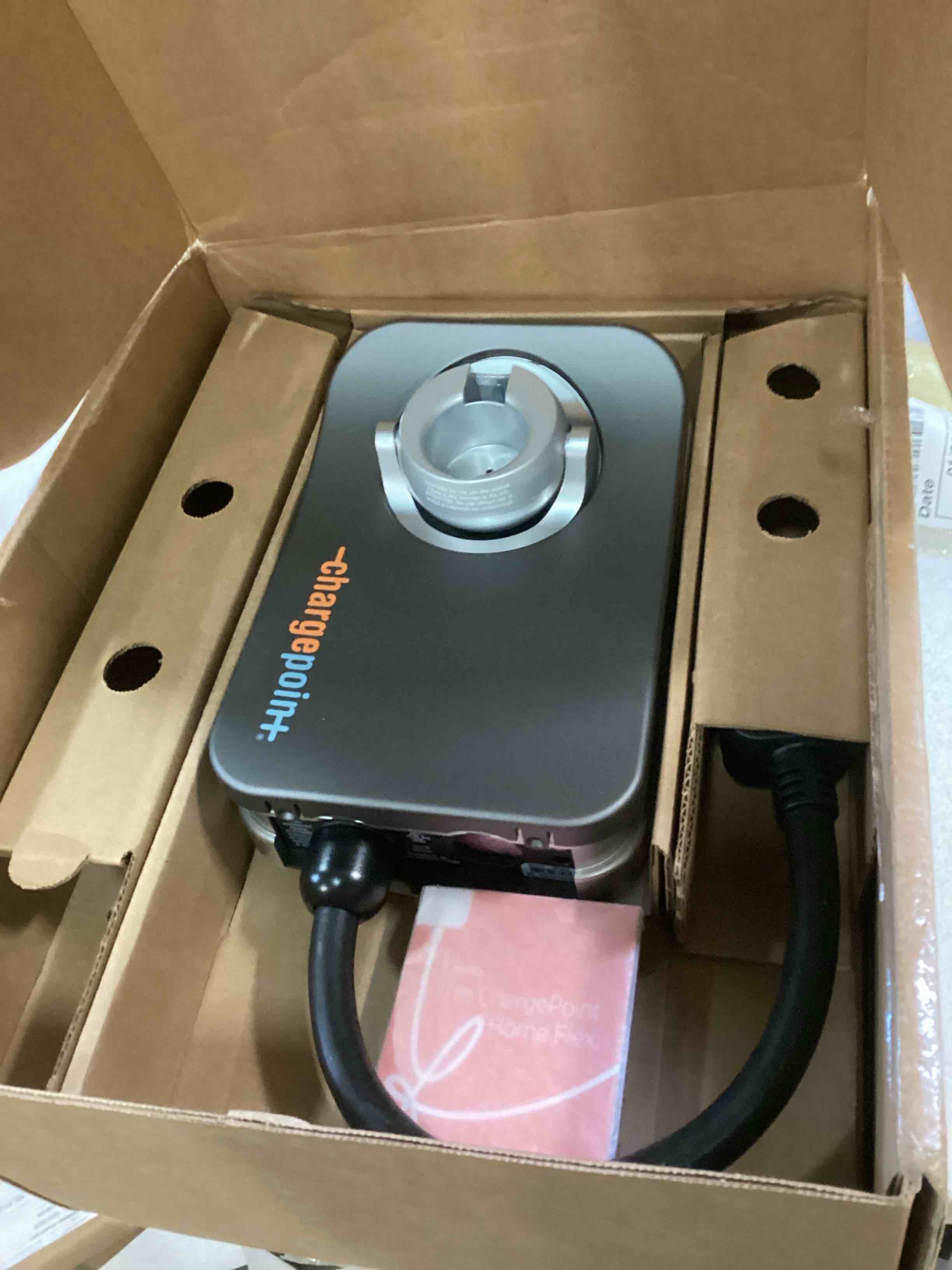 https://s3.amazonaws.com/lotting-images-prod/bidfta/GRN5841380_1706973687976.jpeg