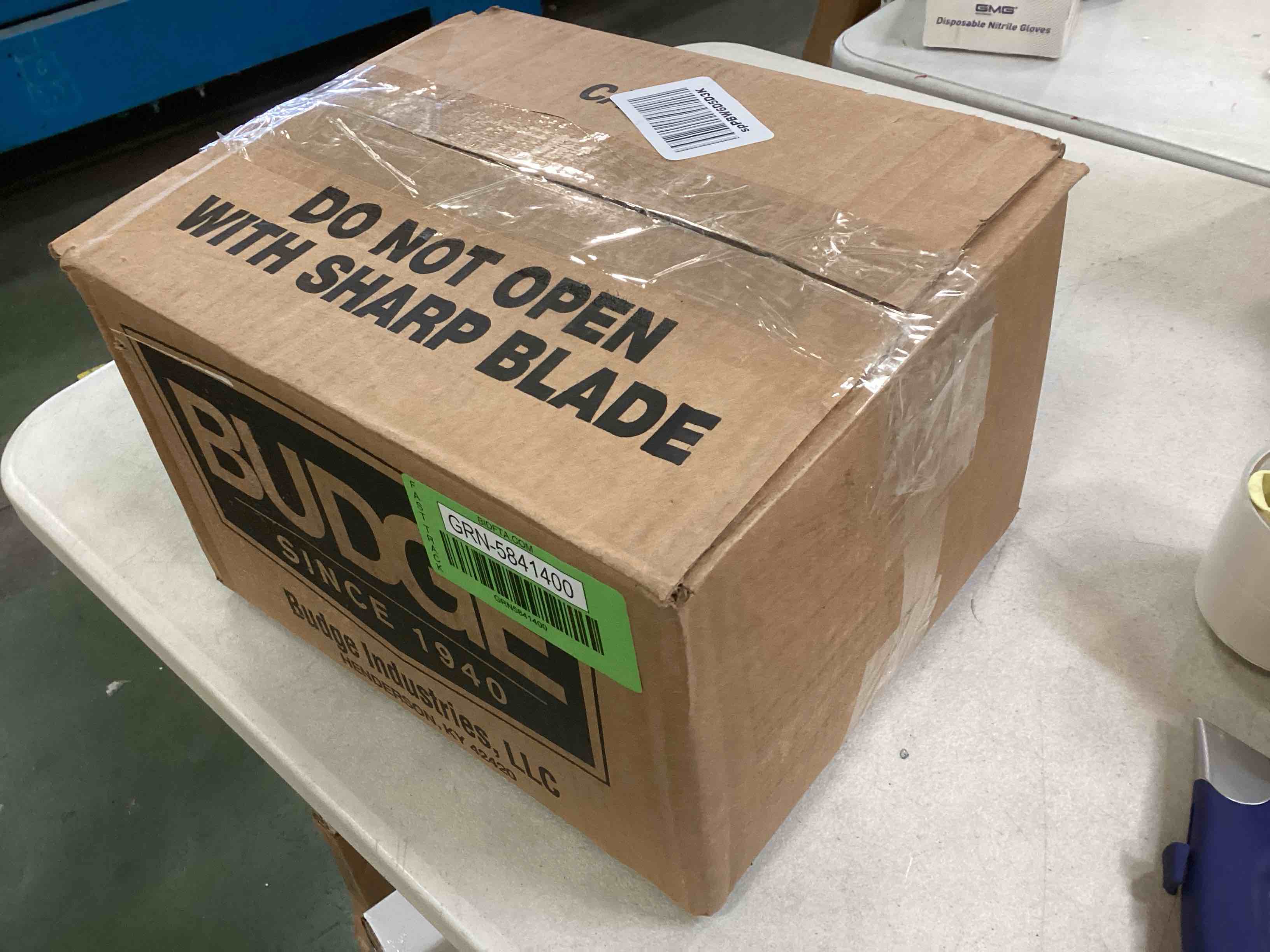 https://s3.amazonaws.com/lotting-images-prod/bidfta/GRN5841400_1706975509712.jpeg