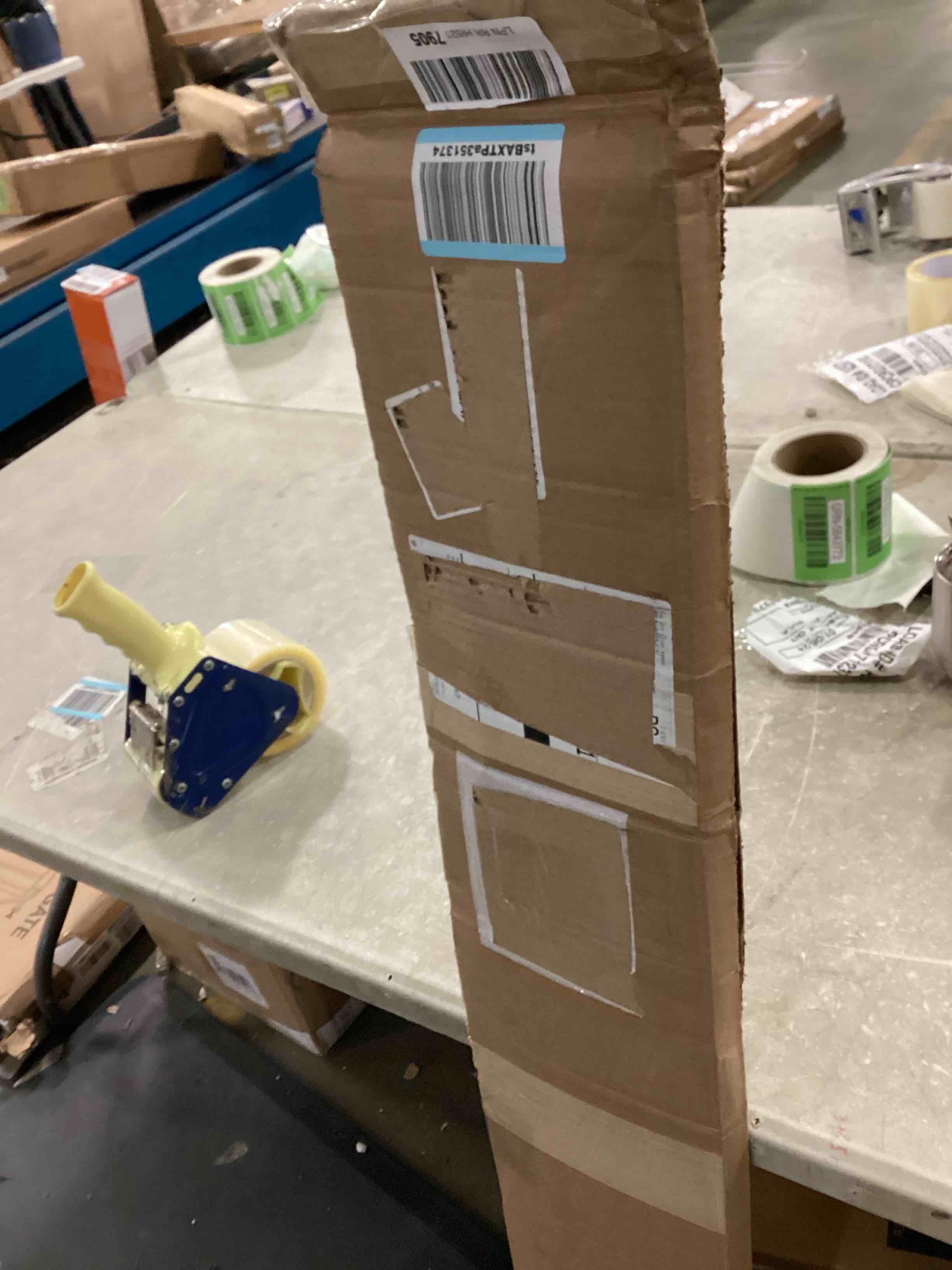 https://s3.amazonaws.com/lotting-images-prod/bidfta/GRN5843774_1704815227852.jpeg