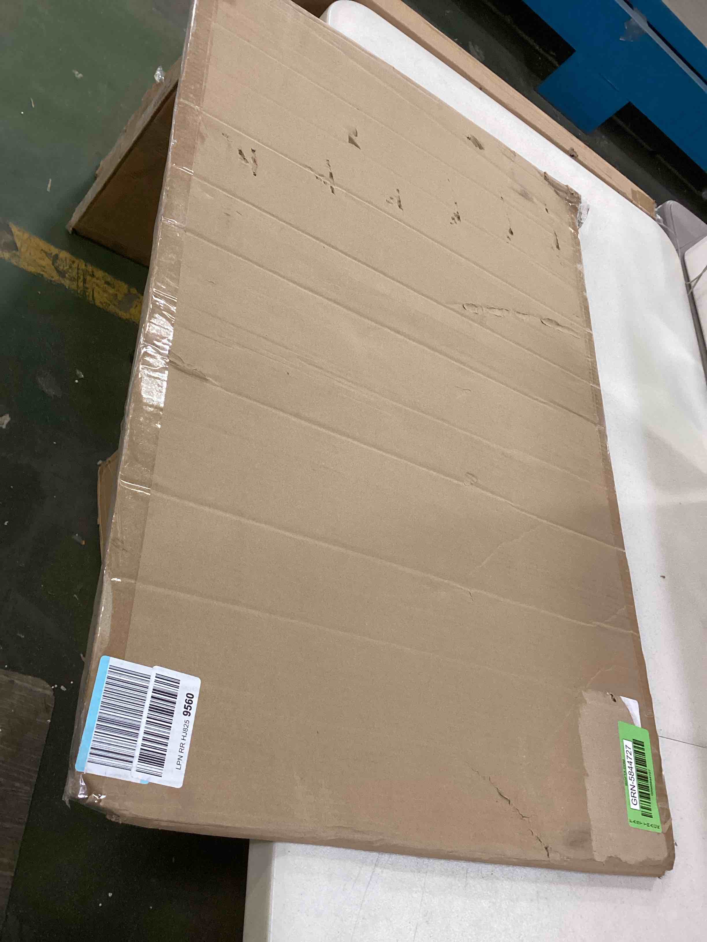 https://s3.amazonaws.com/lotting-images-prod/bidfta/GRN5844727_1704469812506.jpeg