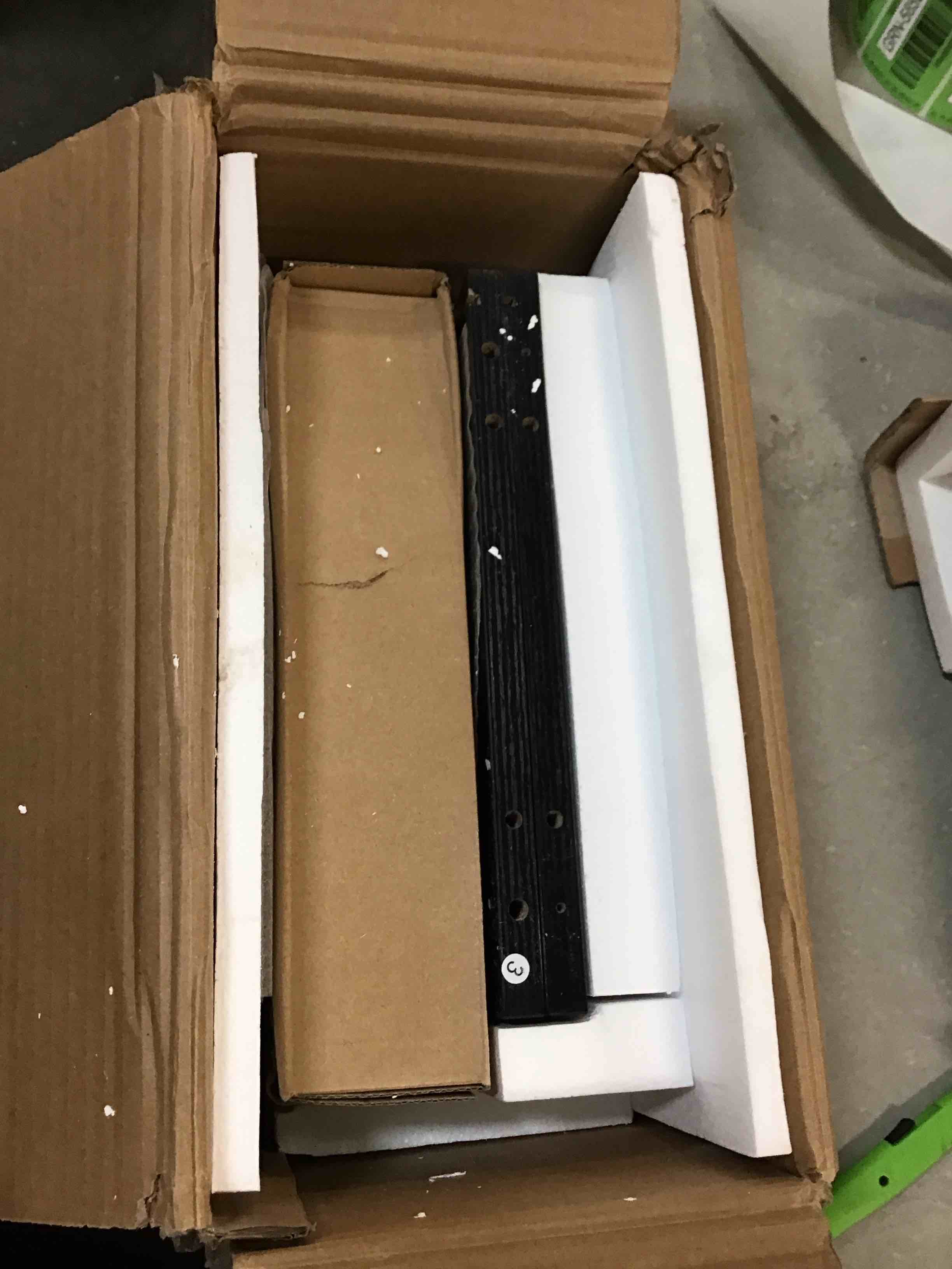 https://s3.amazonaws.com/lotting-images-prod/bidfta/GRN5850662_1704296269787.jpeg