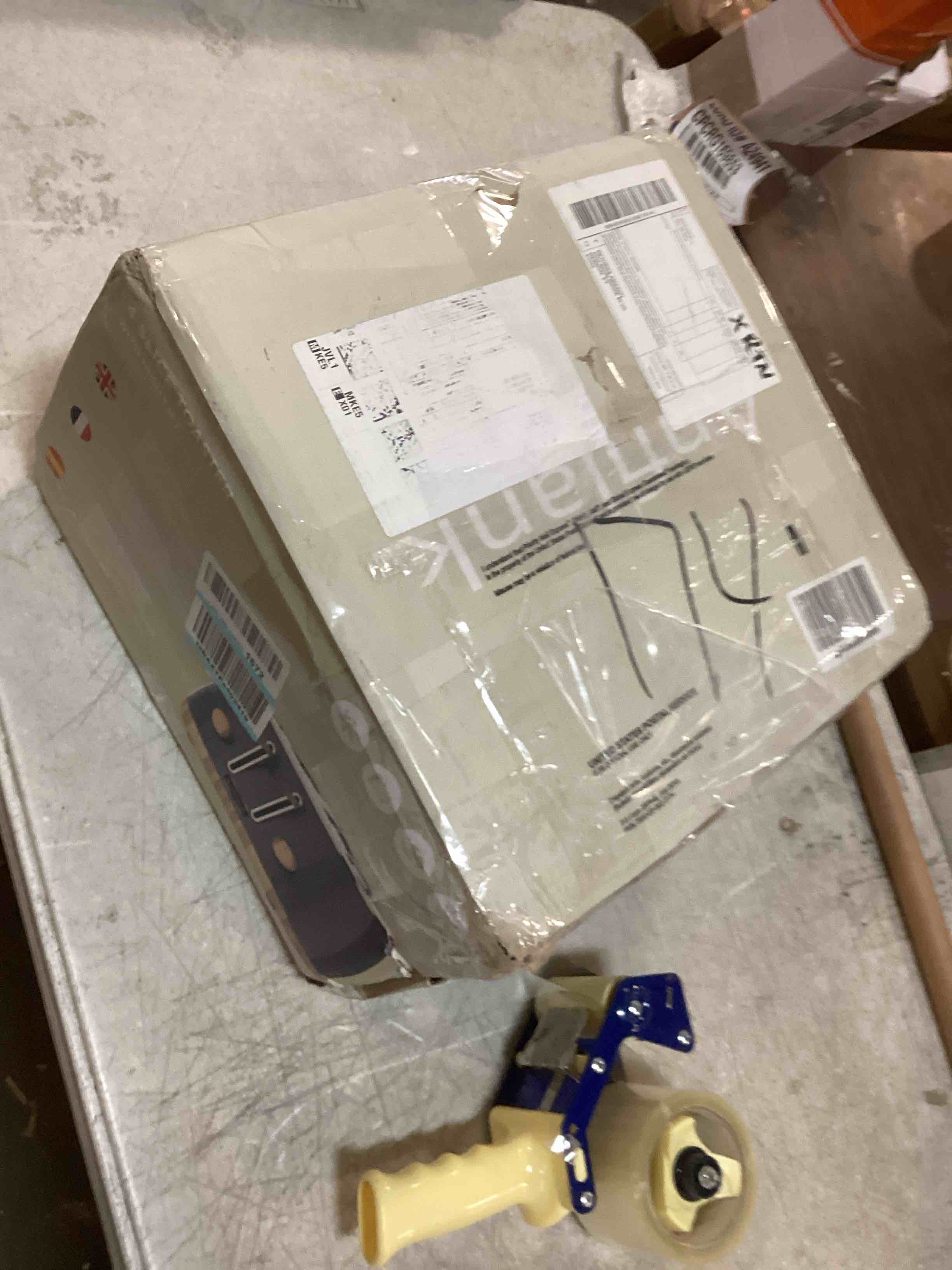 https://s3.amazonaws.com/lotting-images-prod/bidfta/GRN5851275_1704471001433.jpeg