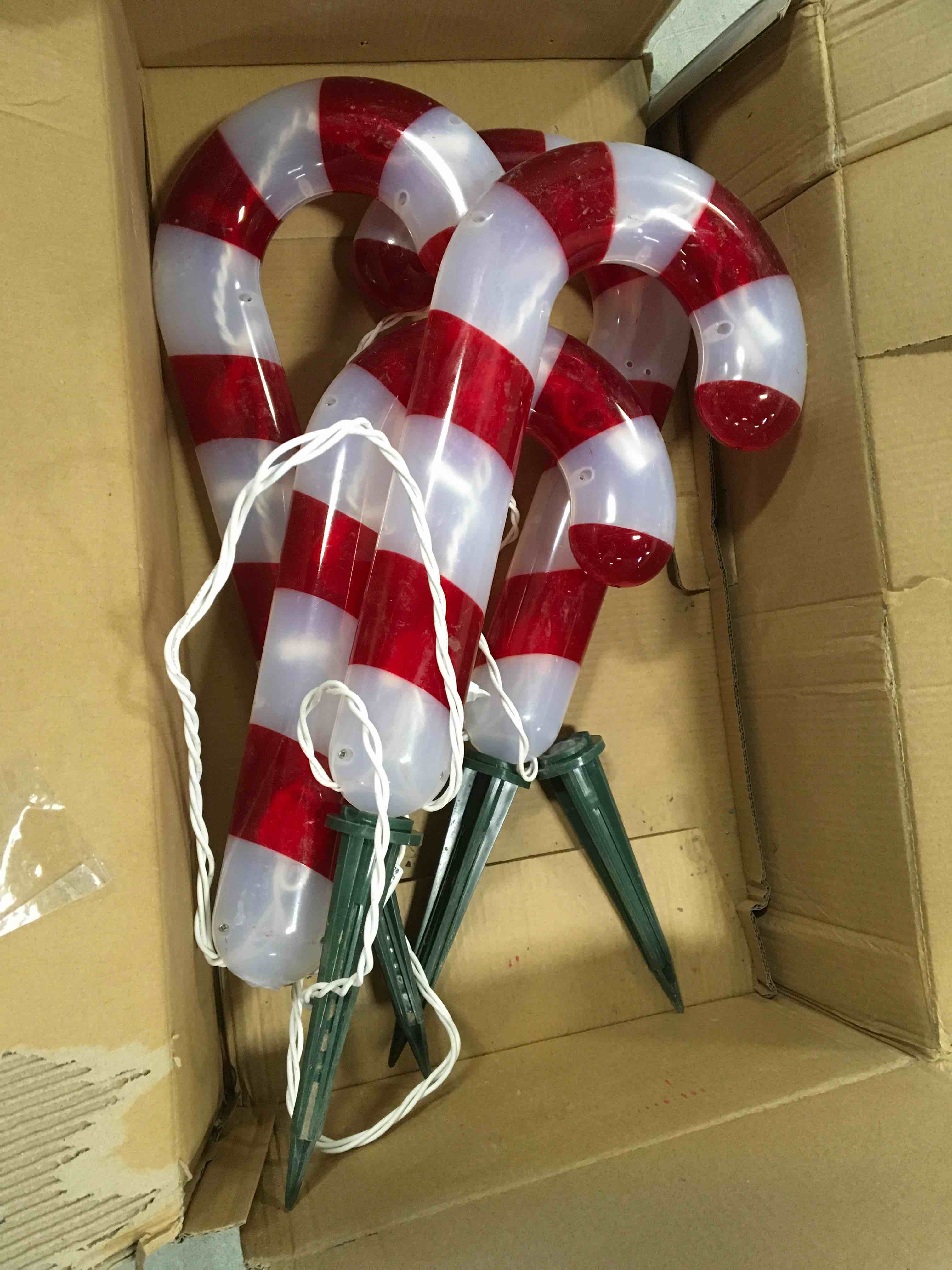 https://s3.amazonaws.com/lotting-images-prod/bidfta/GRN5858850_1705502510122.jpeg