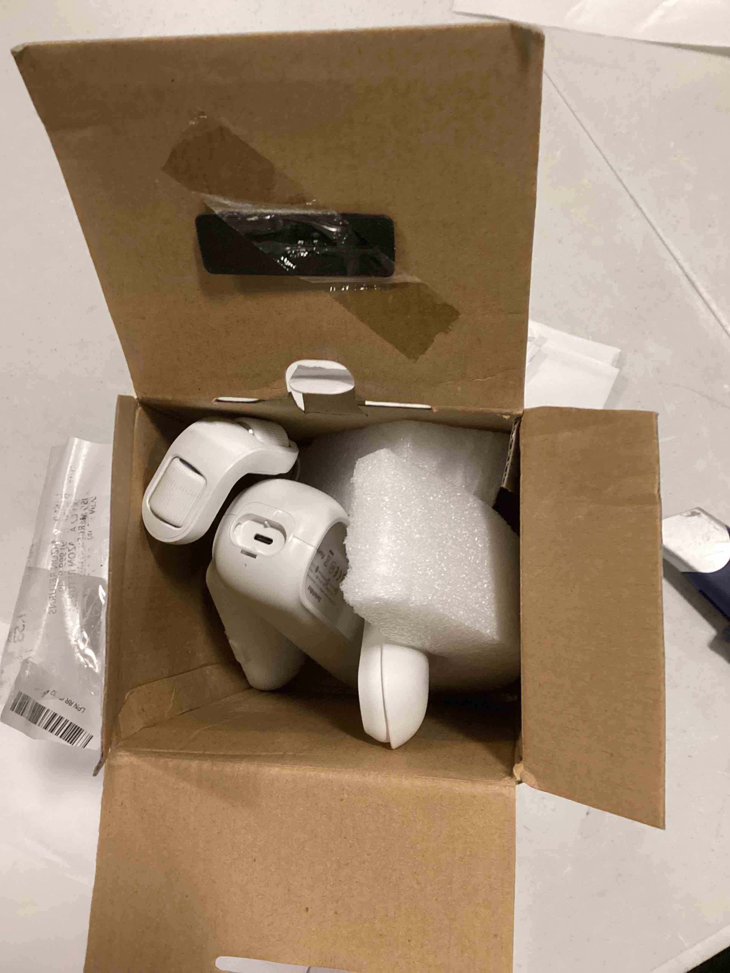 https://s3.amazonaws.com/lotting-images-prod/bidfta/GRN5871206_1715880574504.jpeg