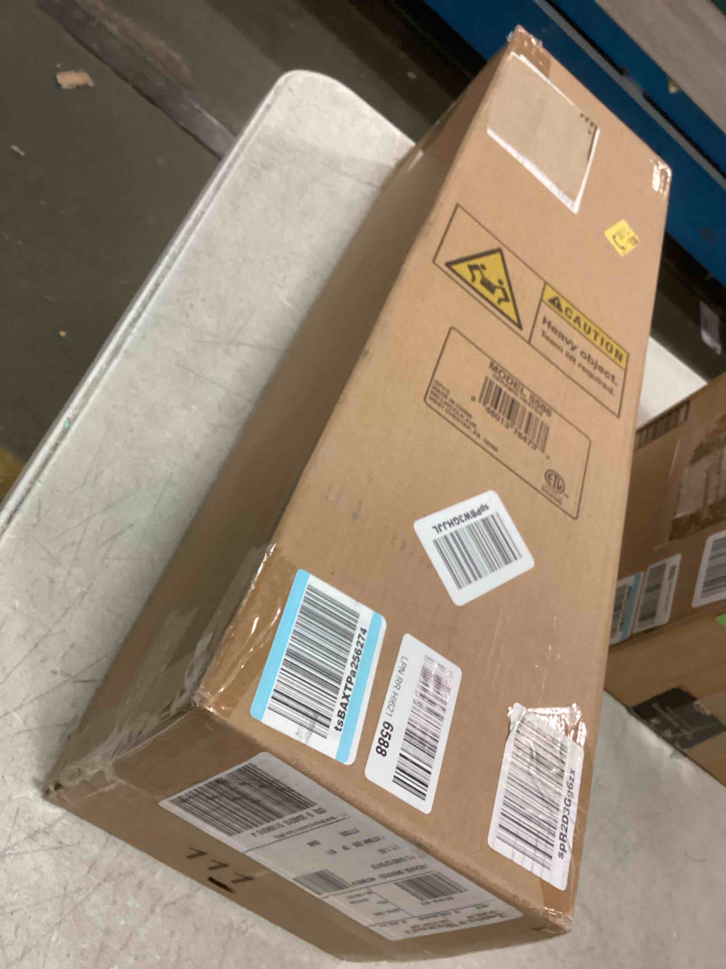 https://s3.amazonaws.com/lotting-images-prod/bidfta/GRN5872001_1706357870895.jpeg