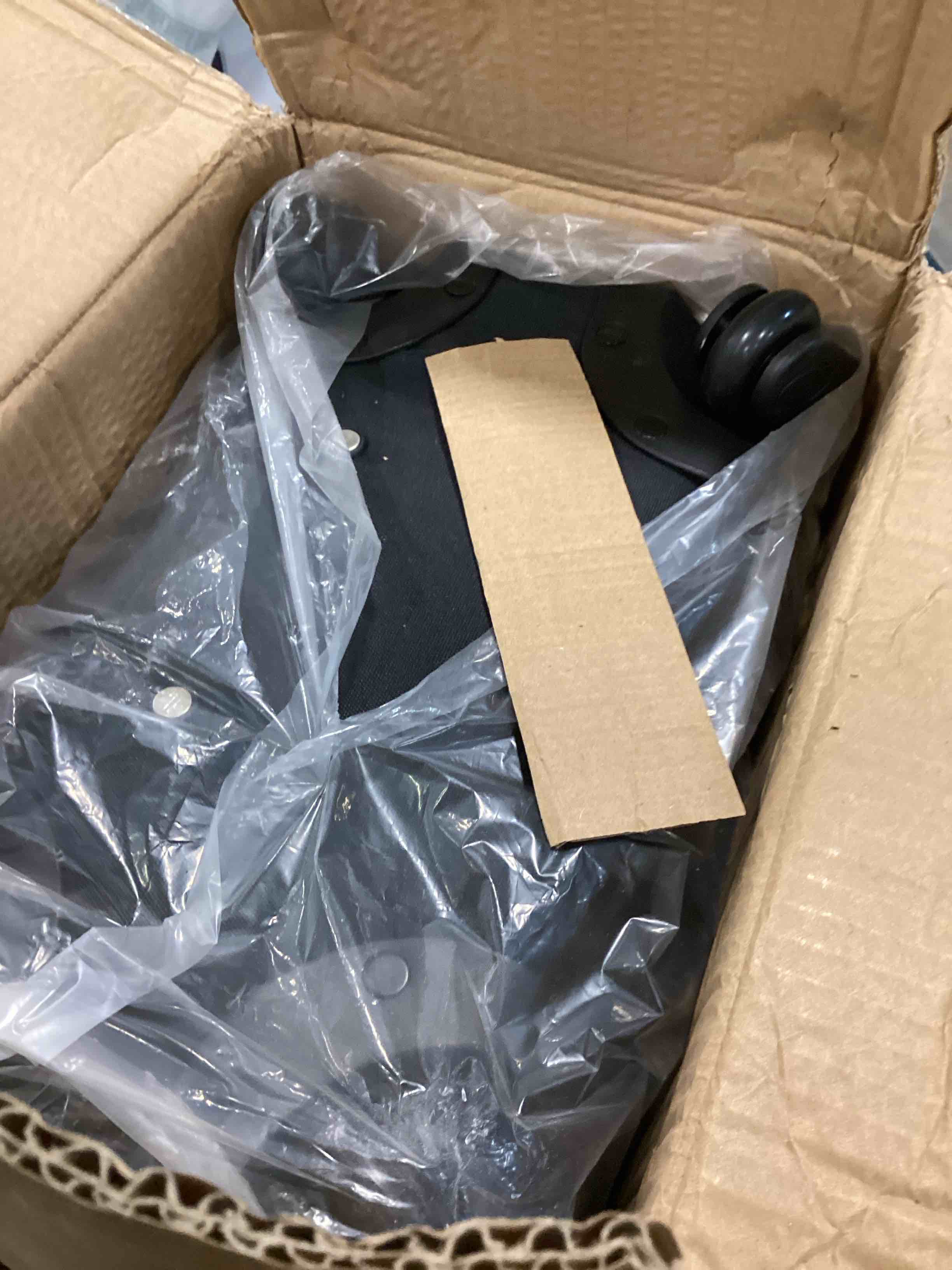https://s3.amazonaws.com/lotting-images-prod/bidfta/GRN5874630_1706531194604.jpeg
