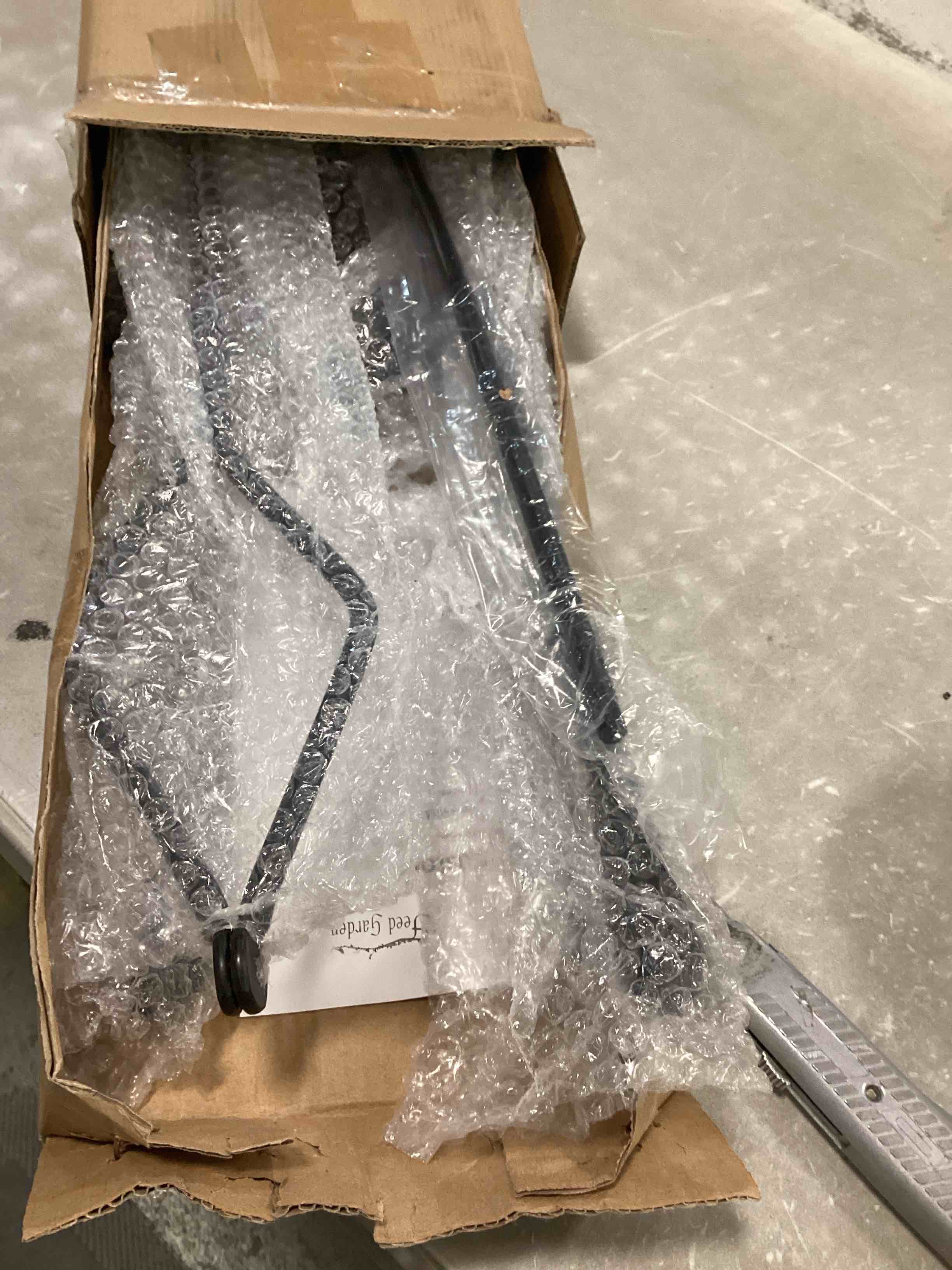 https://s3.amazonaws.com/lotting-images-prod/bidfta/GRN5875003_1706618101113.jpeg