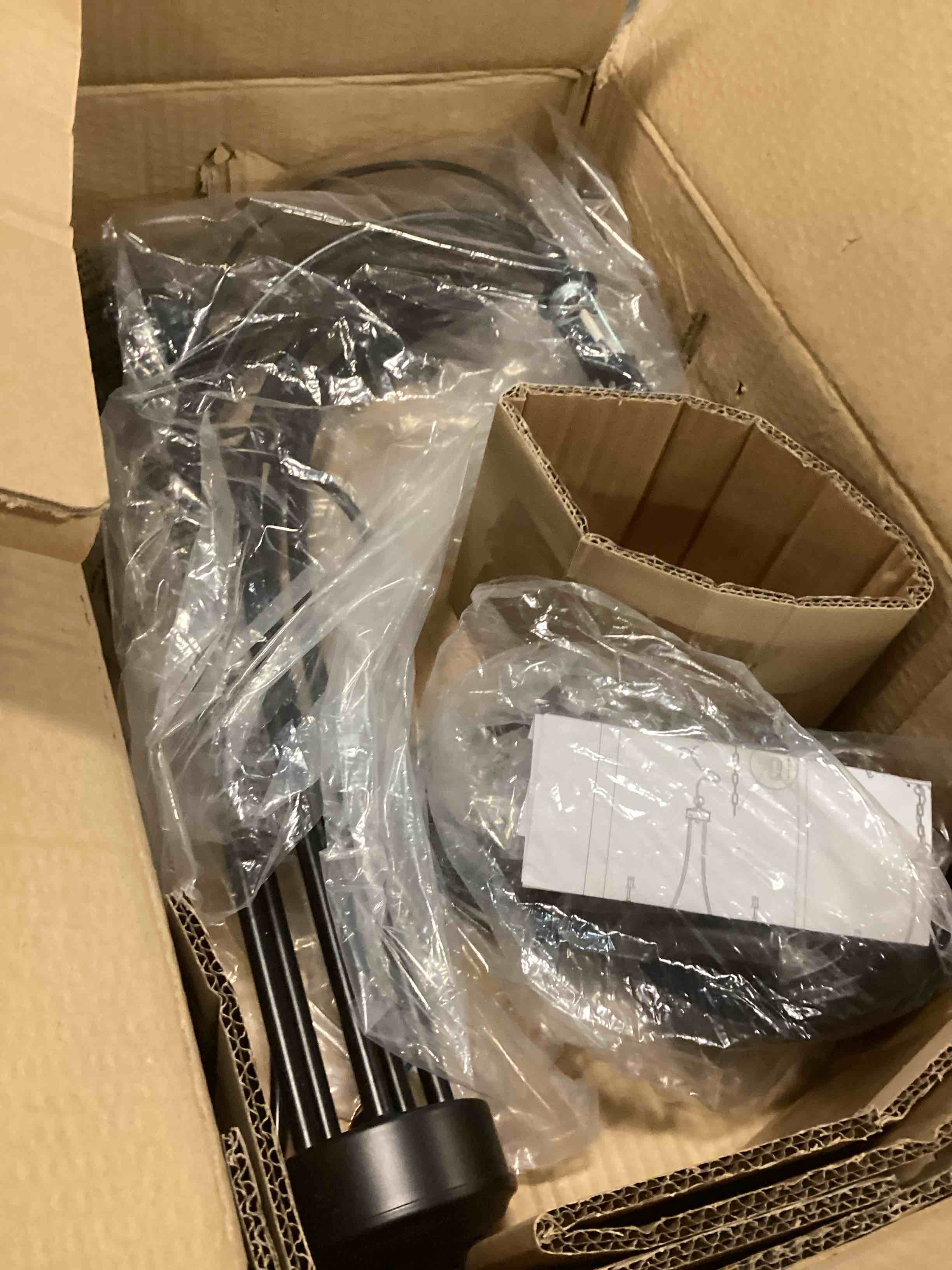 https://s3.amazonaws.com/lotting-images-prod/bidfta/GRN5875457_1706644254370.jpeg