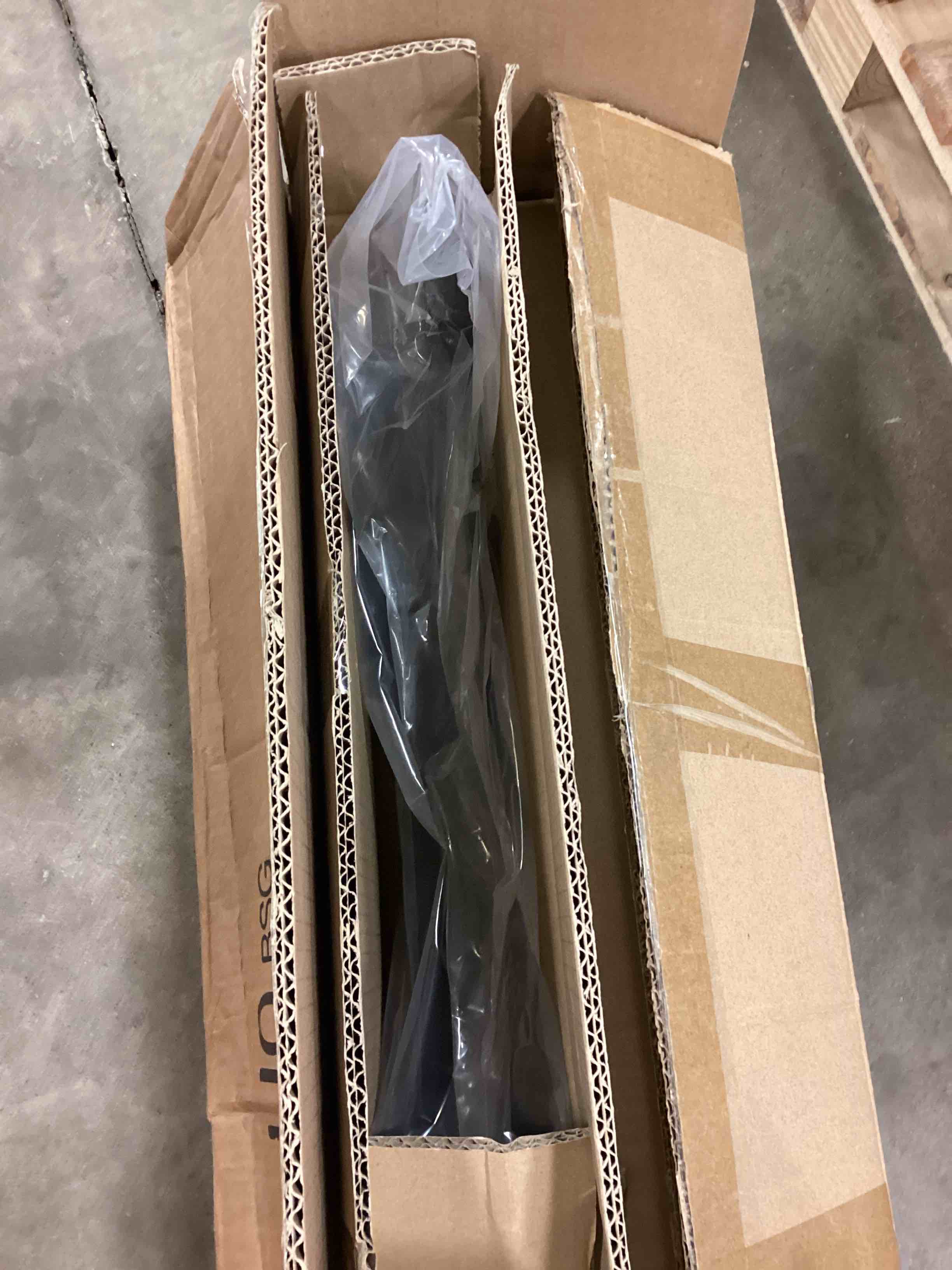 https://s3.amazonaws.com/lotting-images-prod/bidfta/GRN5877875_1707241745409.jpeg
